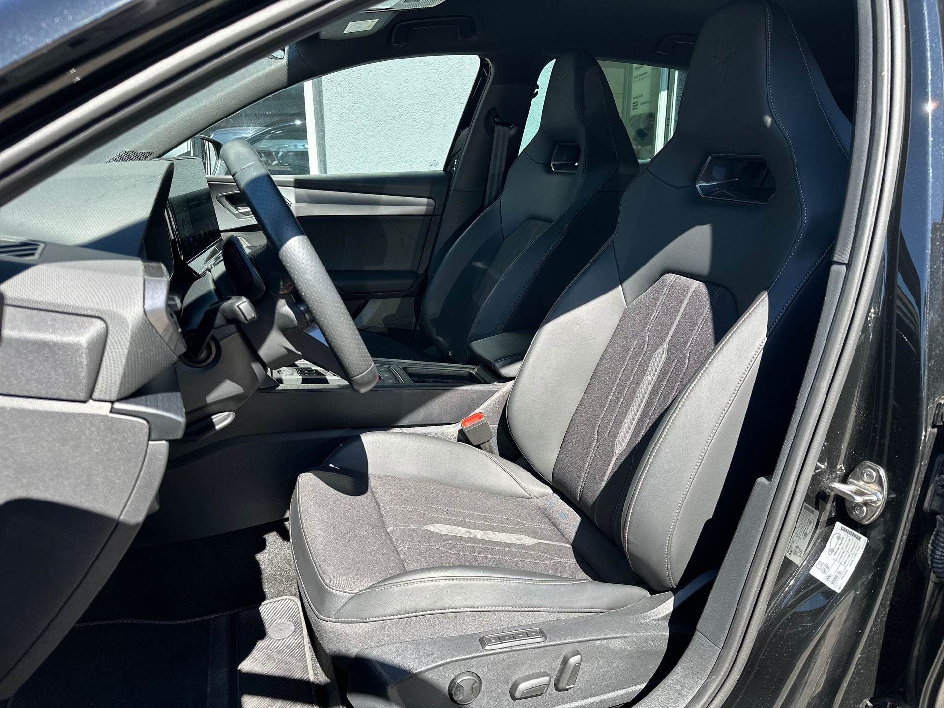 CUPRA LEON VZ 2.0 TSI DSG-image-4