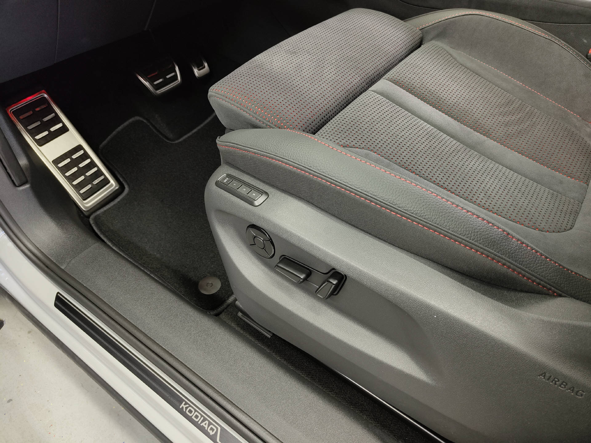 SKODA Kodiaq 2.0 TSI RS 4x4 DSG-image-9