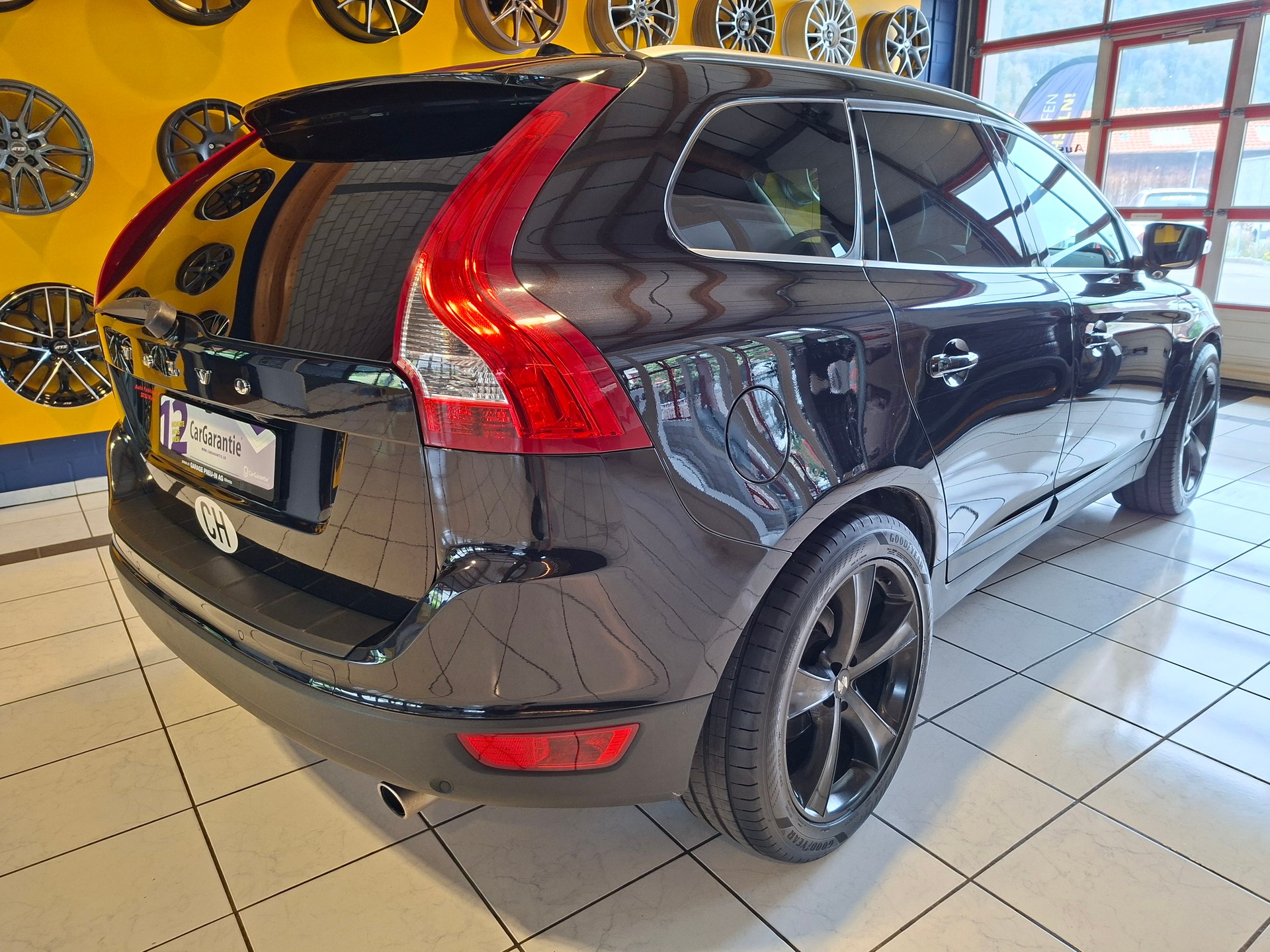 VOLVO XC60 D5 AWD Summum-image-2