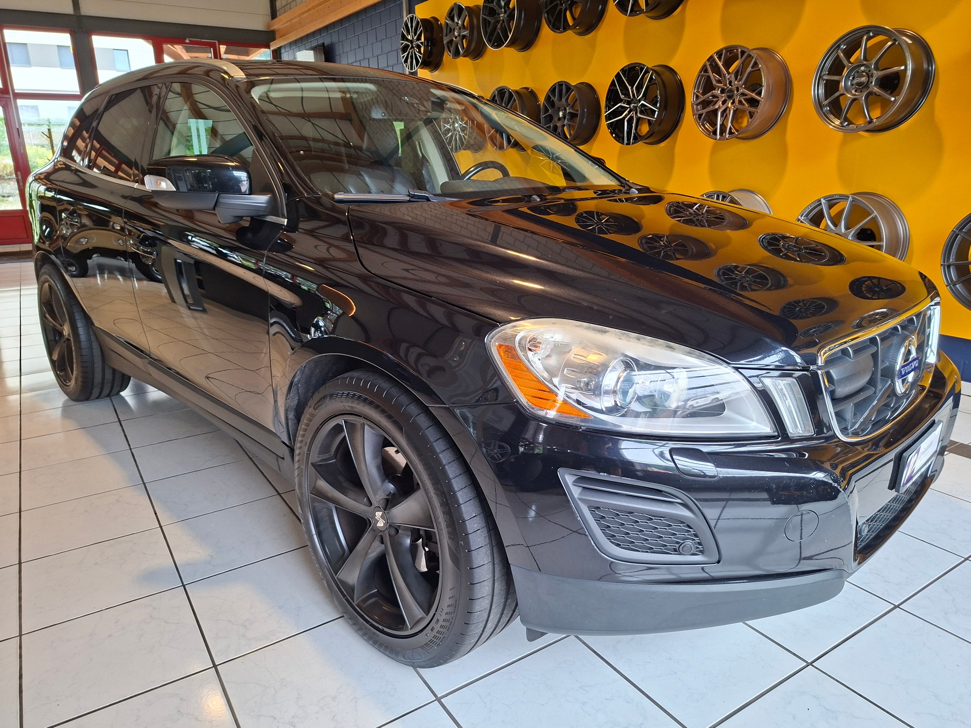 VOLVO XC60 D5 AWD Summum-image-1