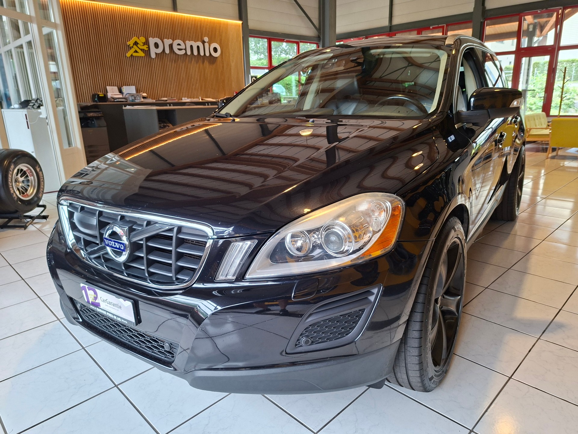 VOLVO XC60 D5 AWD Summum-image-0