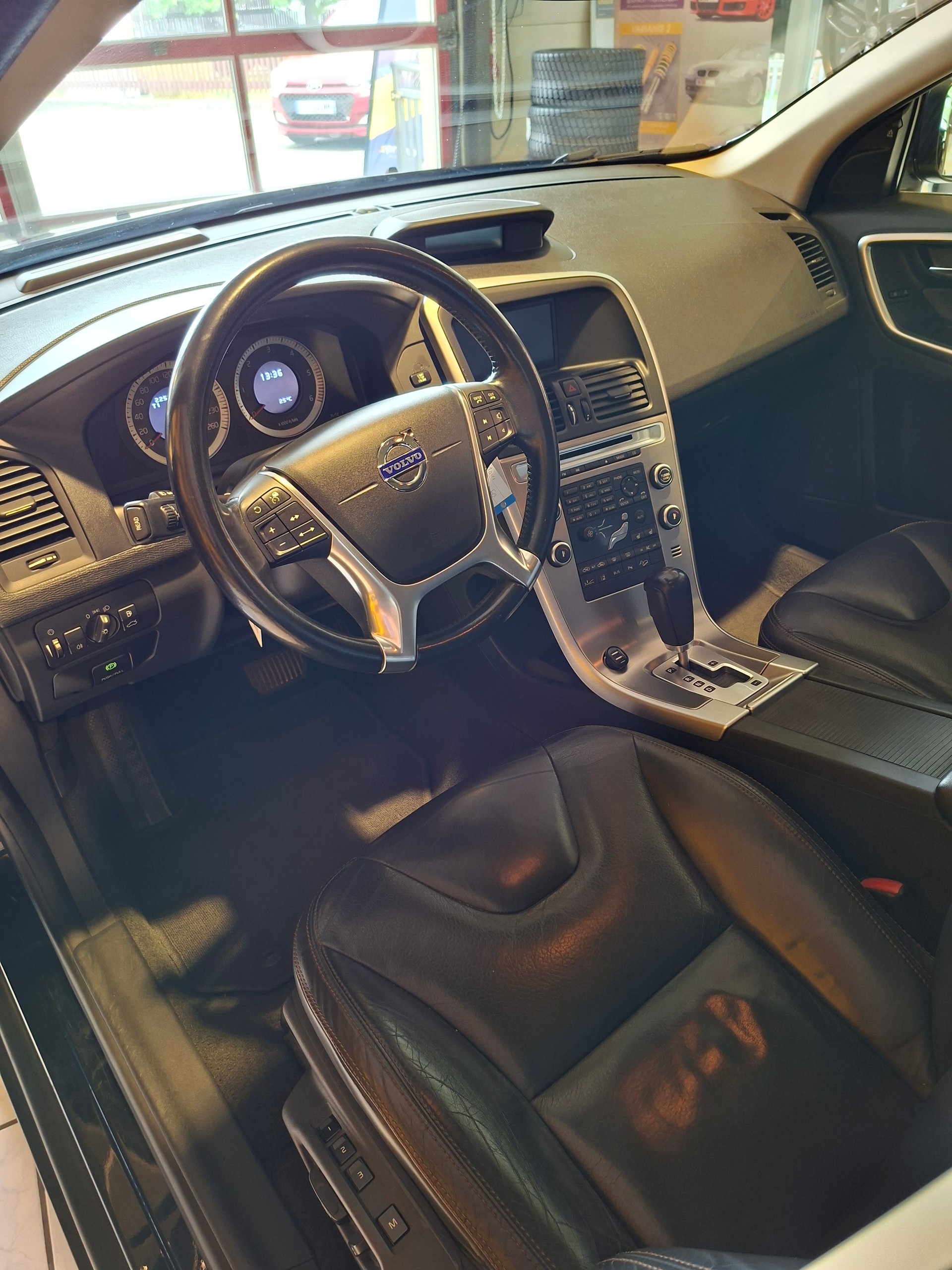 VOLVO XC60 D5 AWD Summum-image-5