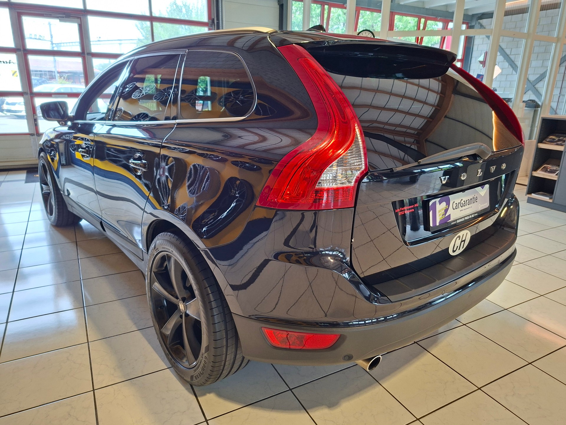 VOLVO XC60 D5 AWD Summum-image-3