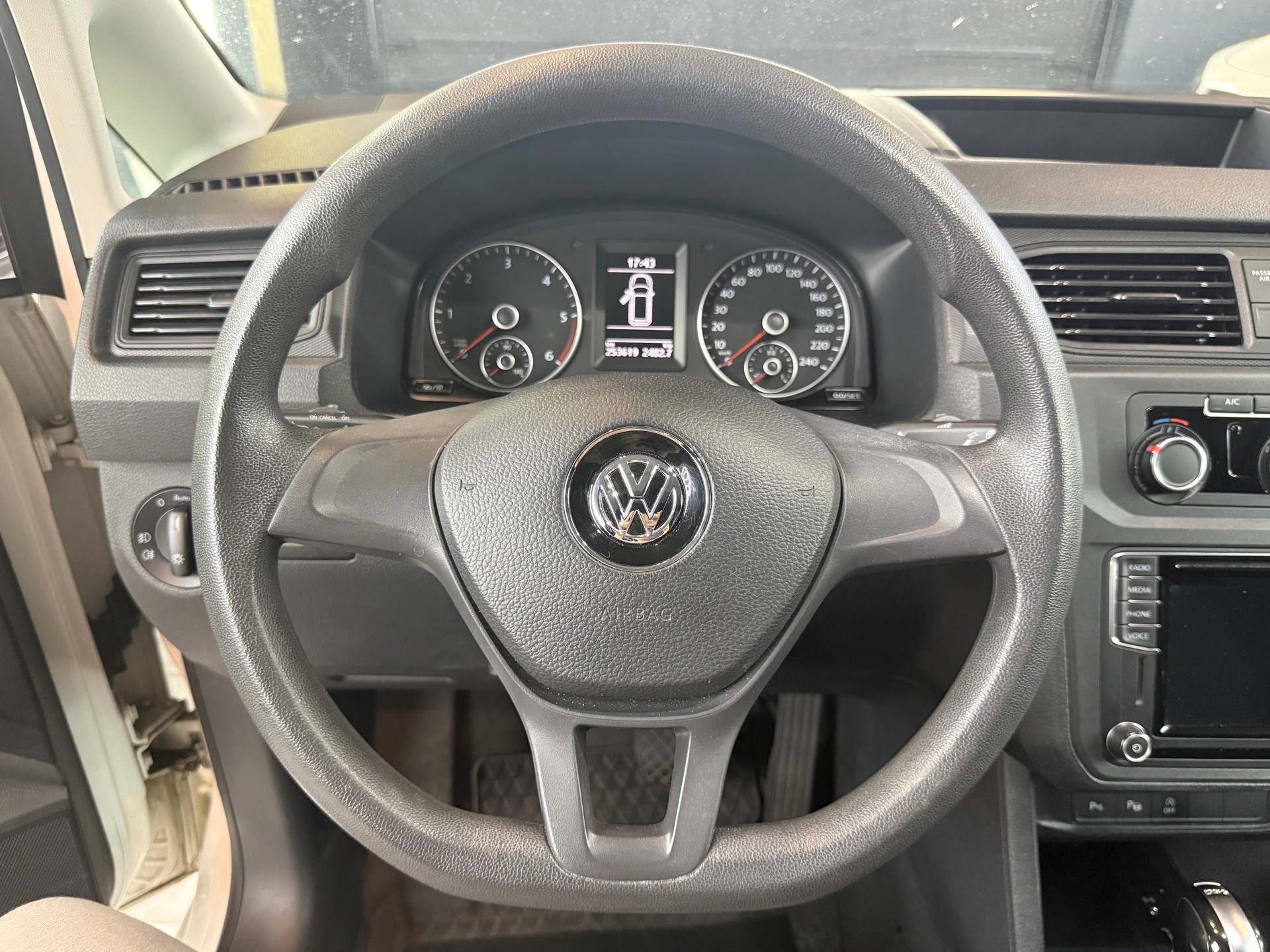 VW Caddy Maxi 2.0TDI BlueMotion Technology DSG-image-13