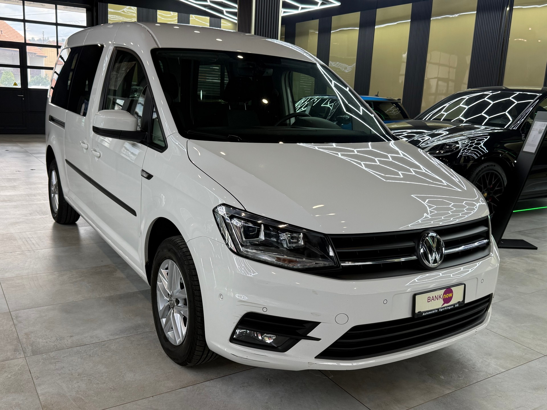 VW Caddy Maxi 2.0TDI BlueMotion Technology DSG-image-2