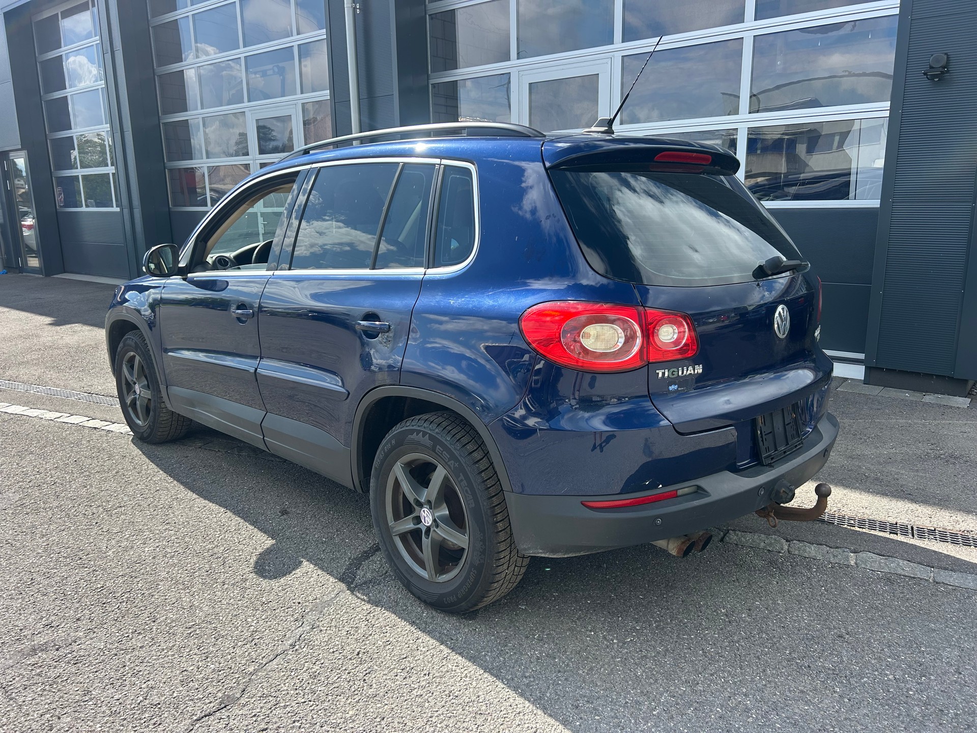 VW Tiguan 2.0 TSI Track&Field Tiptronic-image-2