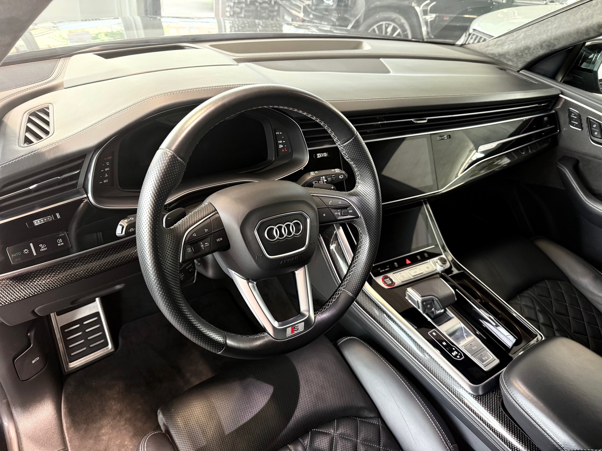 AUDI SQ8 TFSI quattro tiptronic-image-8