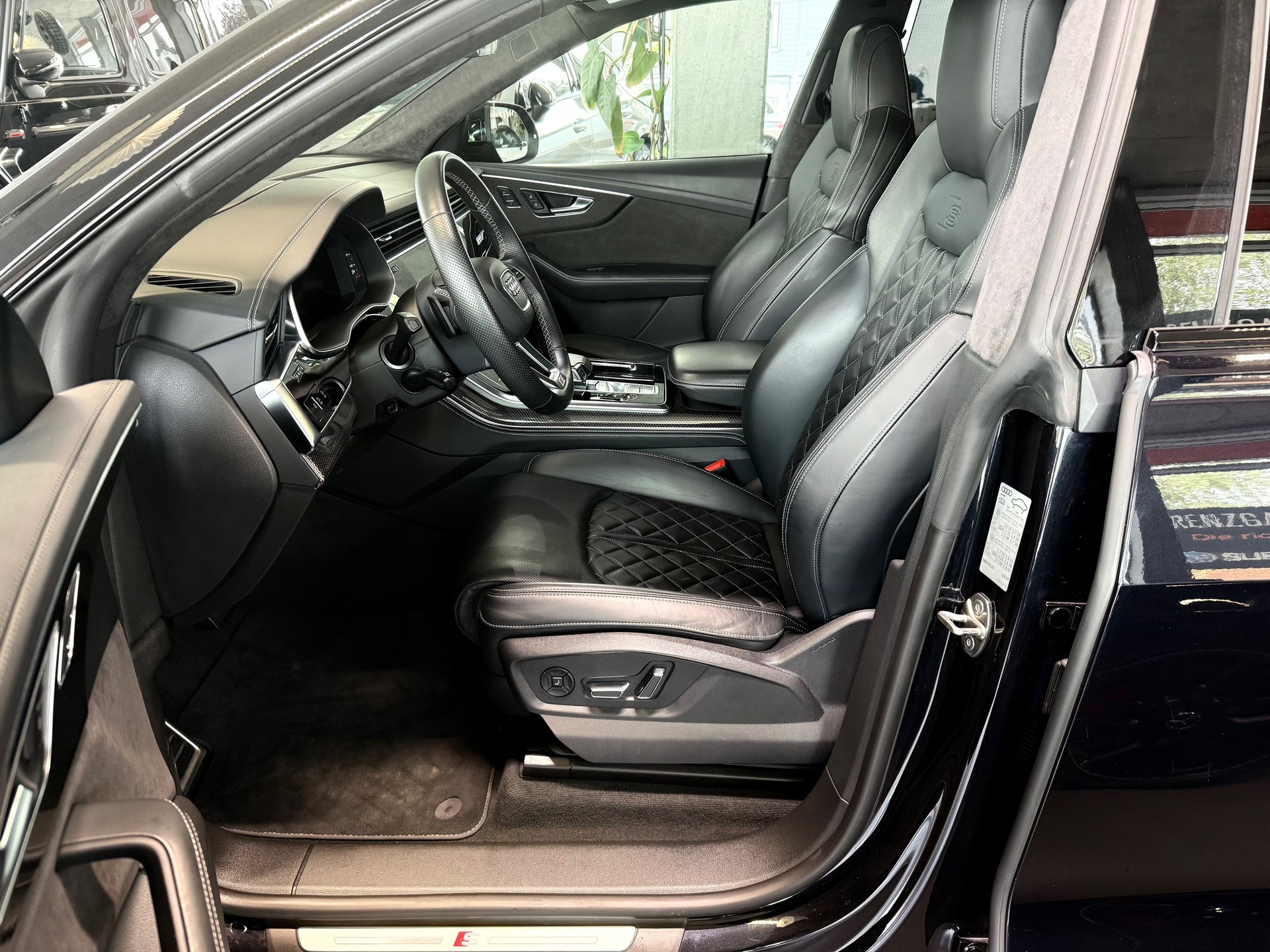 AUDI SQ8 TFSI quattro tiptronic-image-6