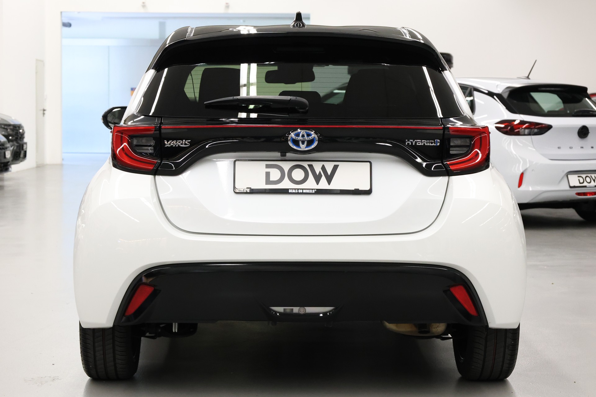 TOYOTA Yaris 1.5 VVT-i HSD Premium-image-8