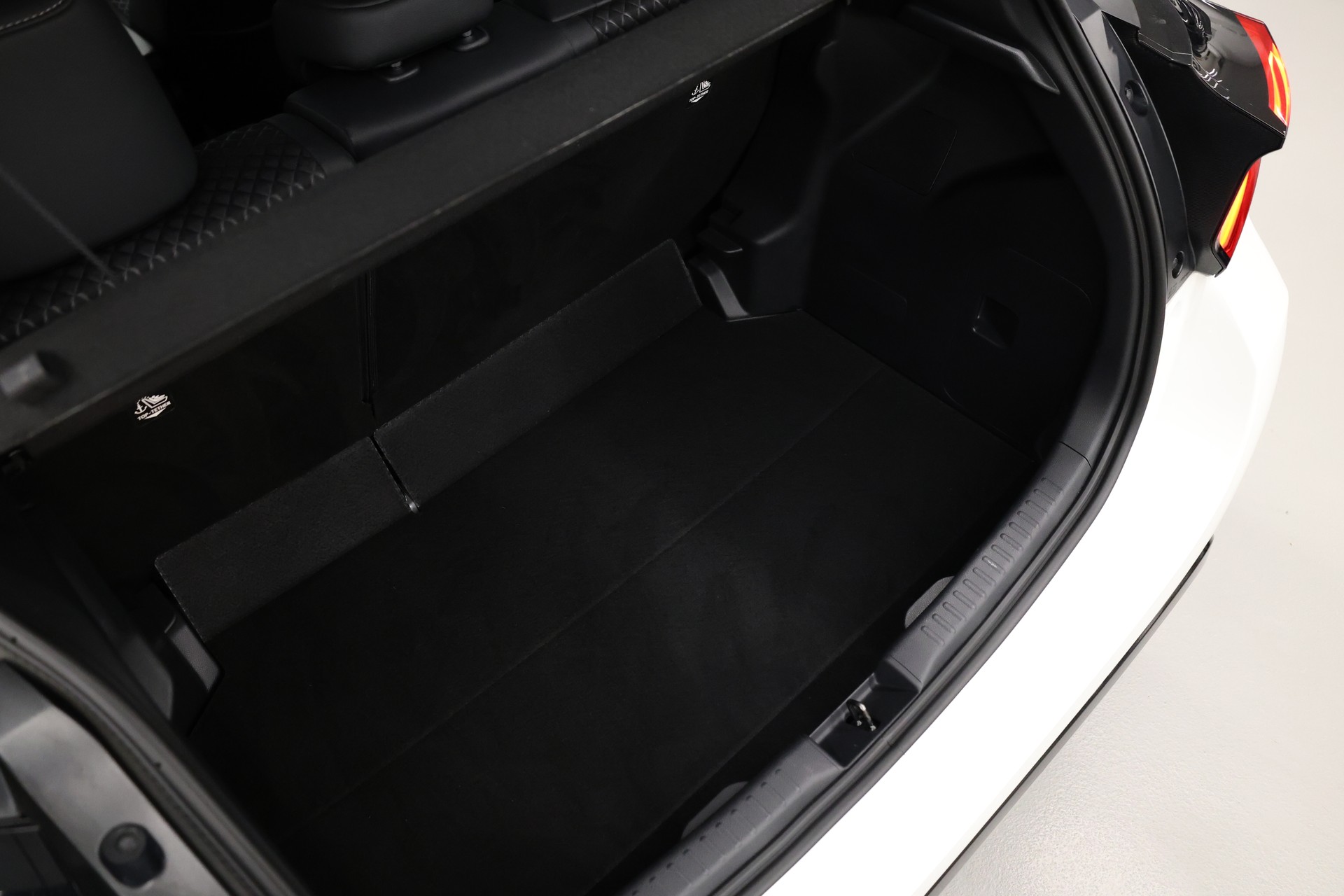 TOYOTA Yaris 1.5 VVT-i HSD Premium-image-25