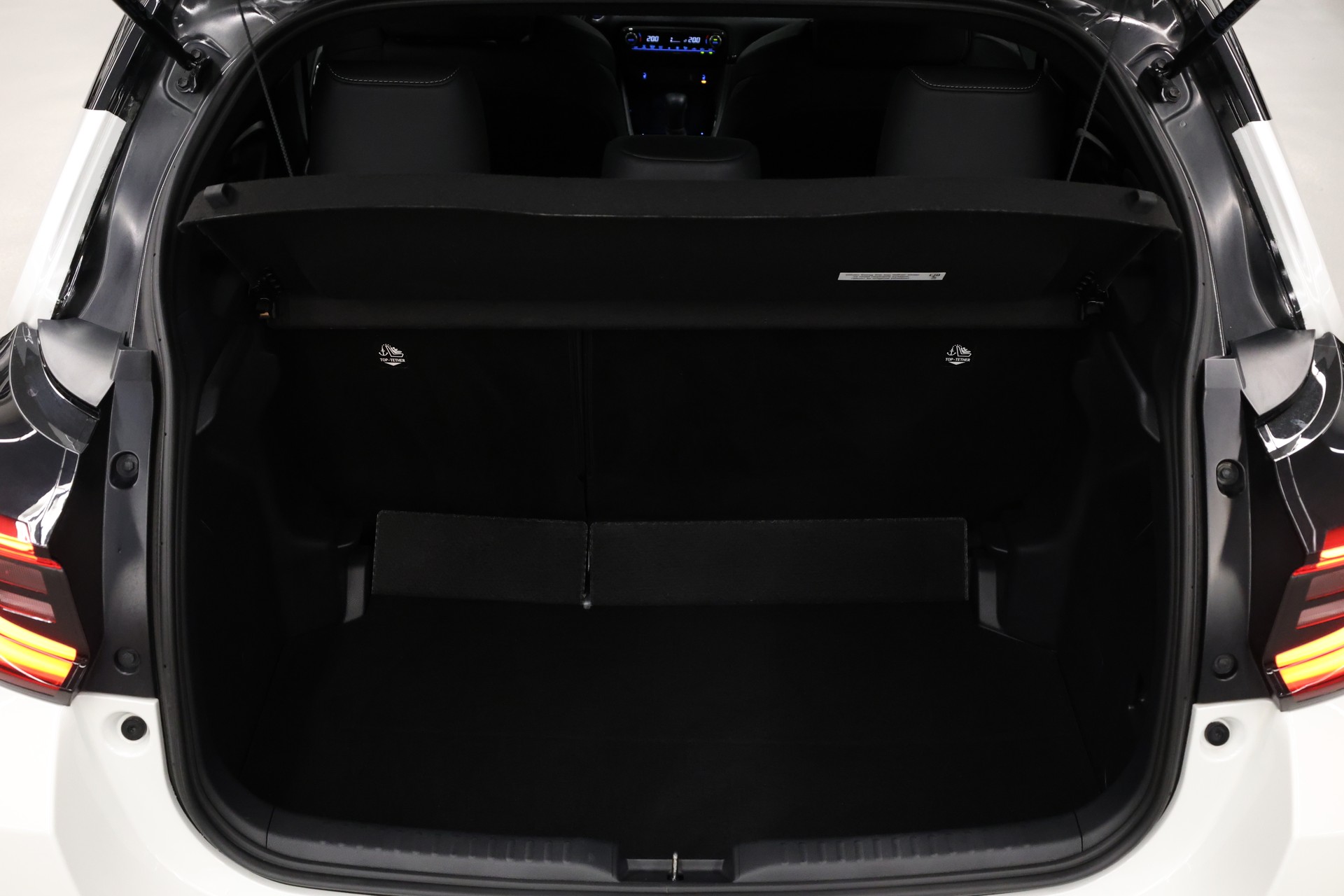 TOYOTA Yaris 1.5 VVT-i HSD Premium-image-26