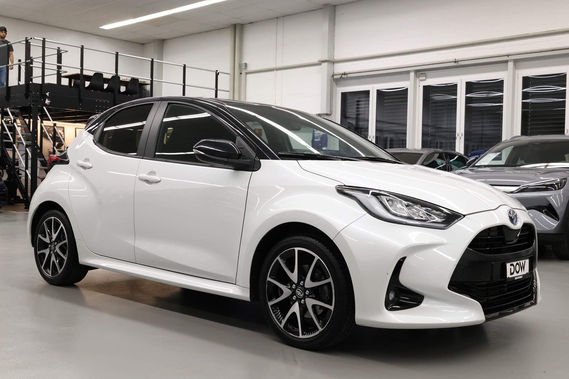 TOYOTA Yaris 1.5 VVT-i HSD Premium-image-1