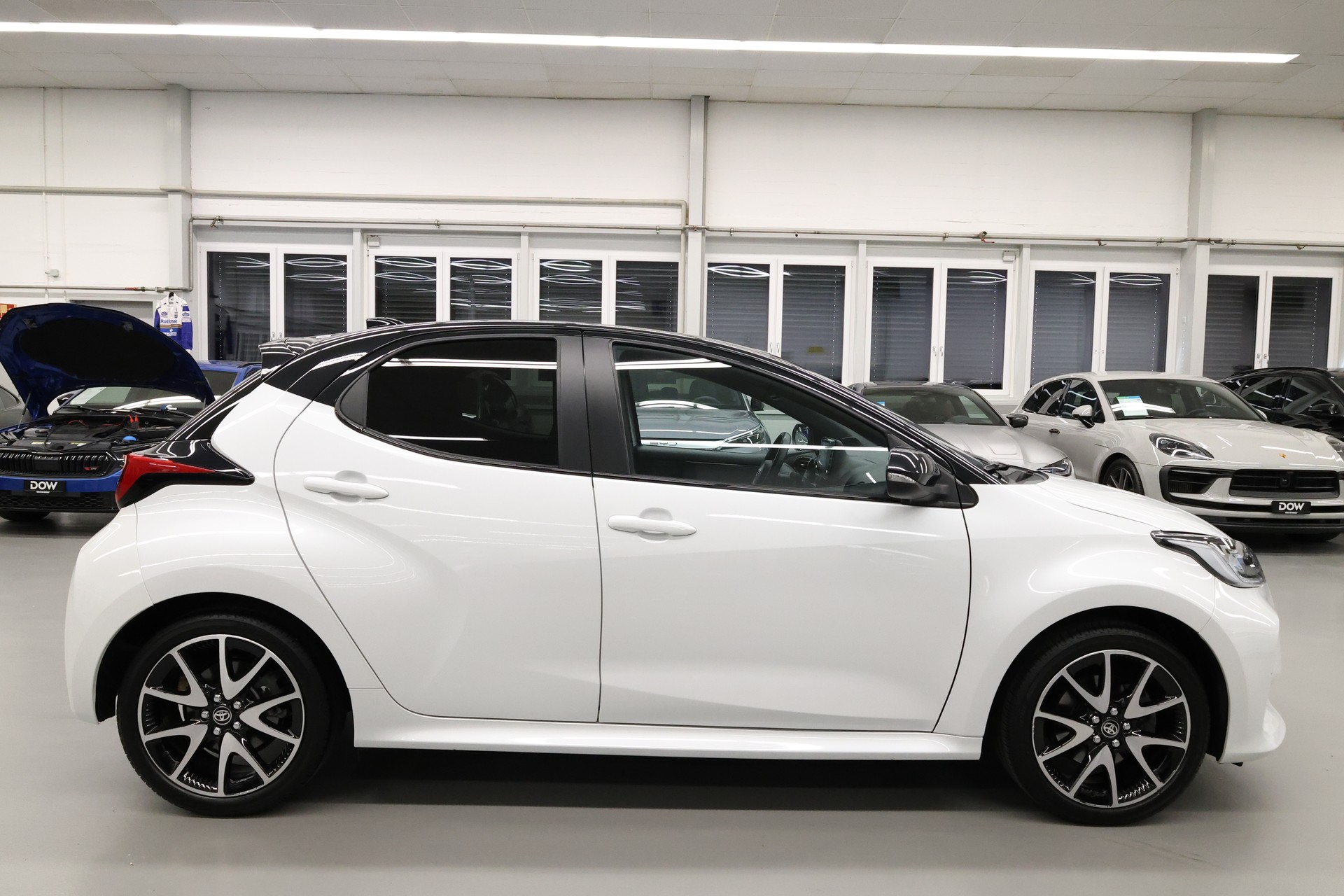 TOYOTA Yaris 1.5 VVT-i HSD Premium-image-10