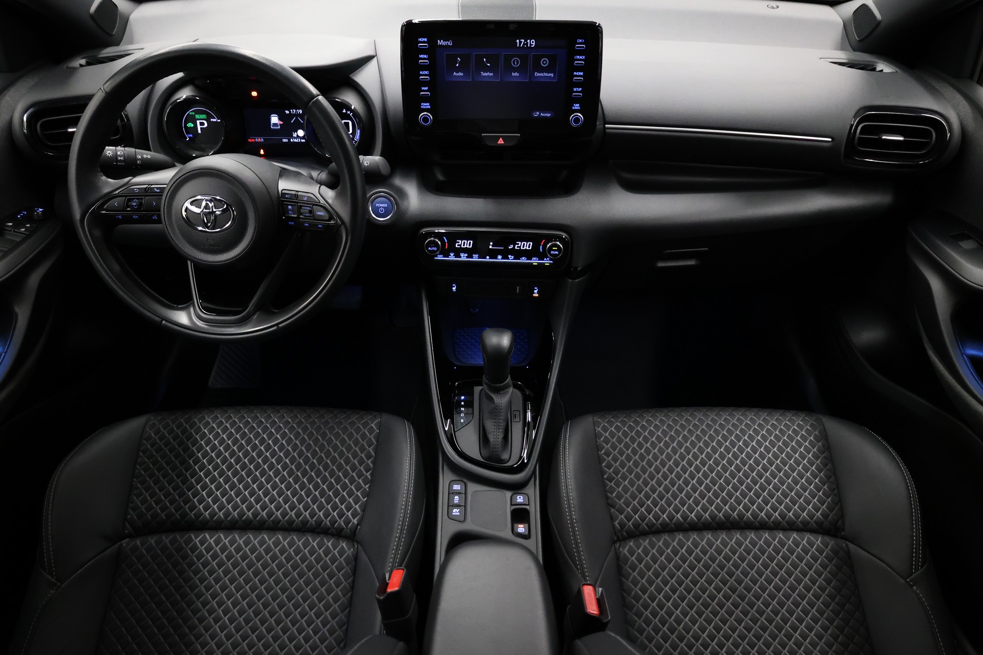 TOYOTA Yaris 1.5 VVT-i HSD Premium-image-12
