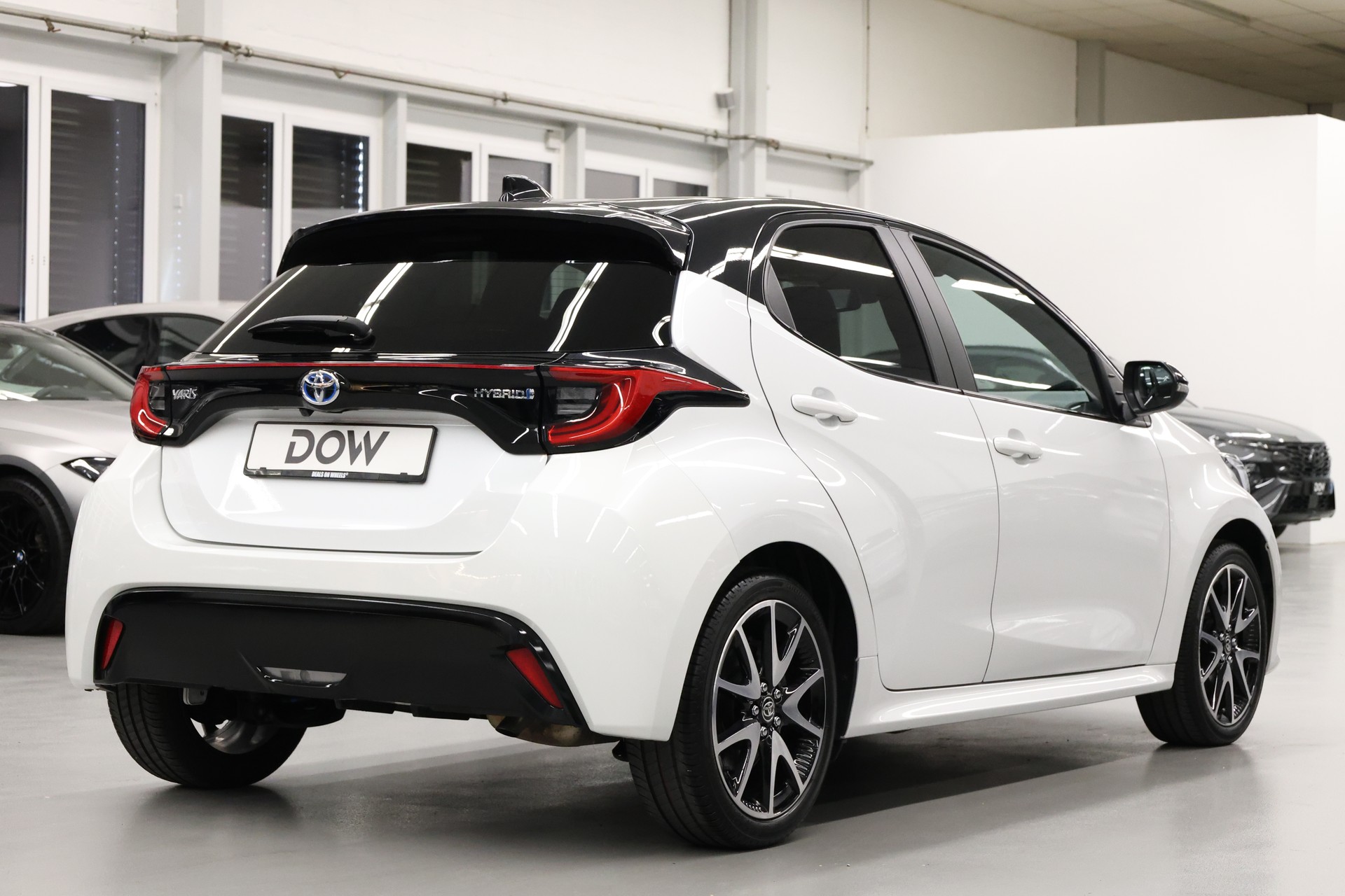 TOYOTA Yaris 1.5 VVT-i HSD Premium-image-7