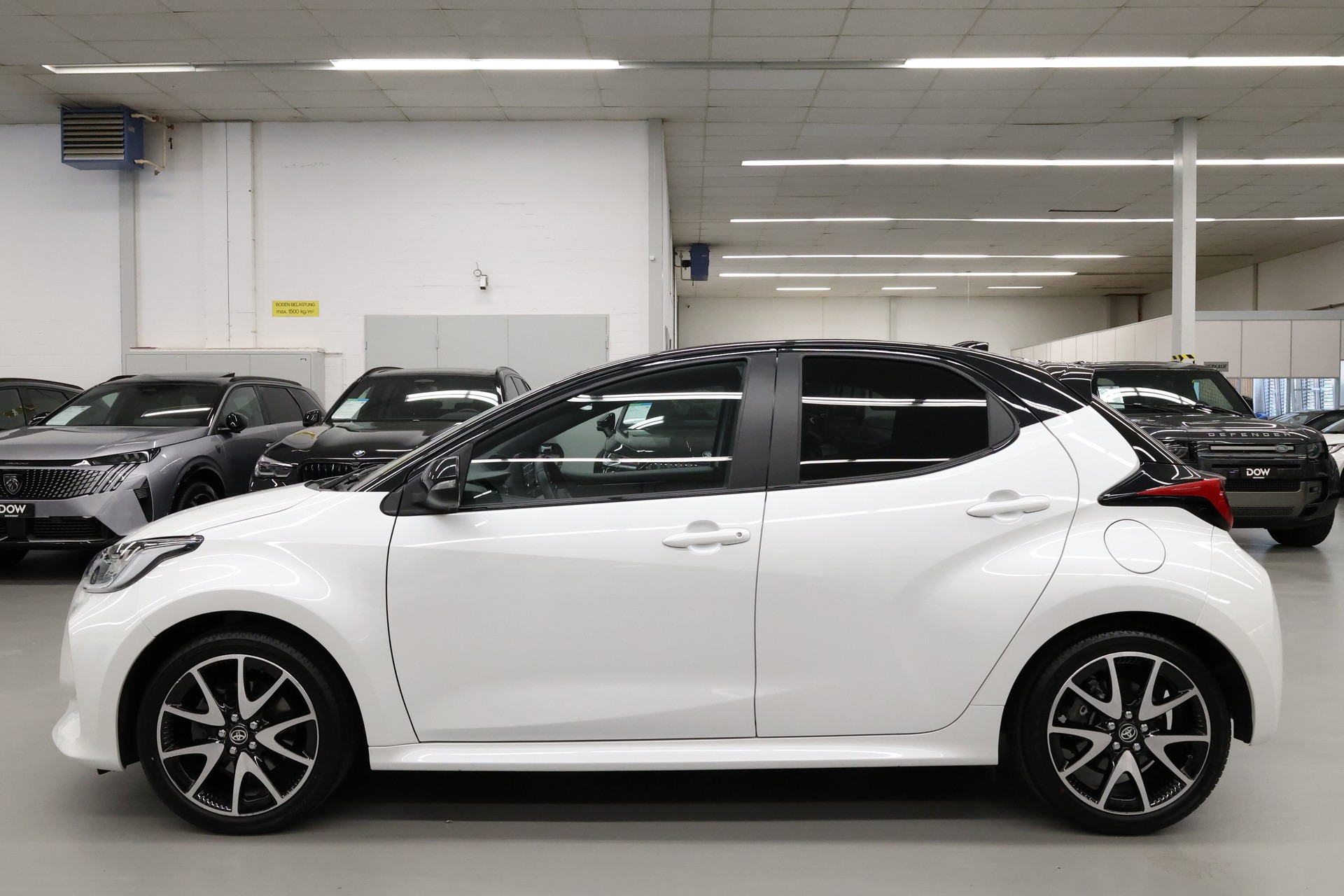 TOYOTA Yaris 1.5 VVT-i HSD Premium-image-11