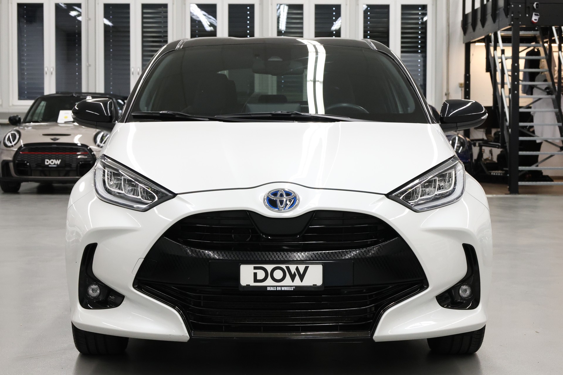 TOYOTA Yaris 1.5 VVT-i HSD Premium-image-4