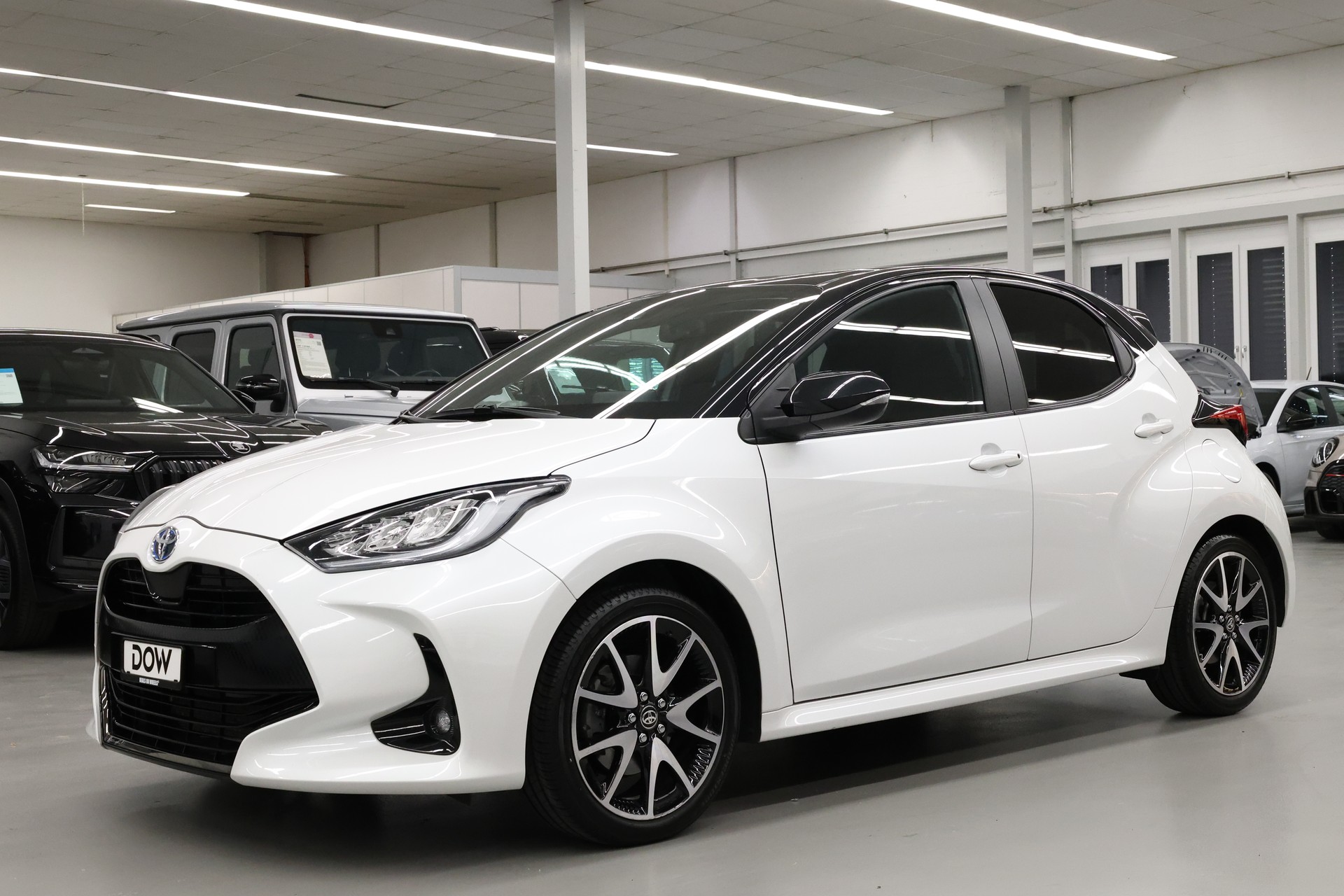 TOYOTA Yaris 1.5 VVT-i HSD Premium-image-3