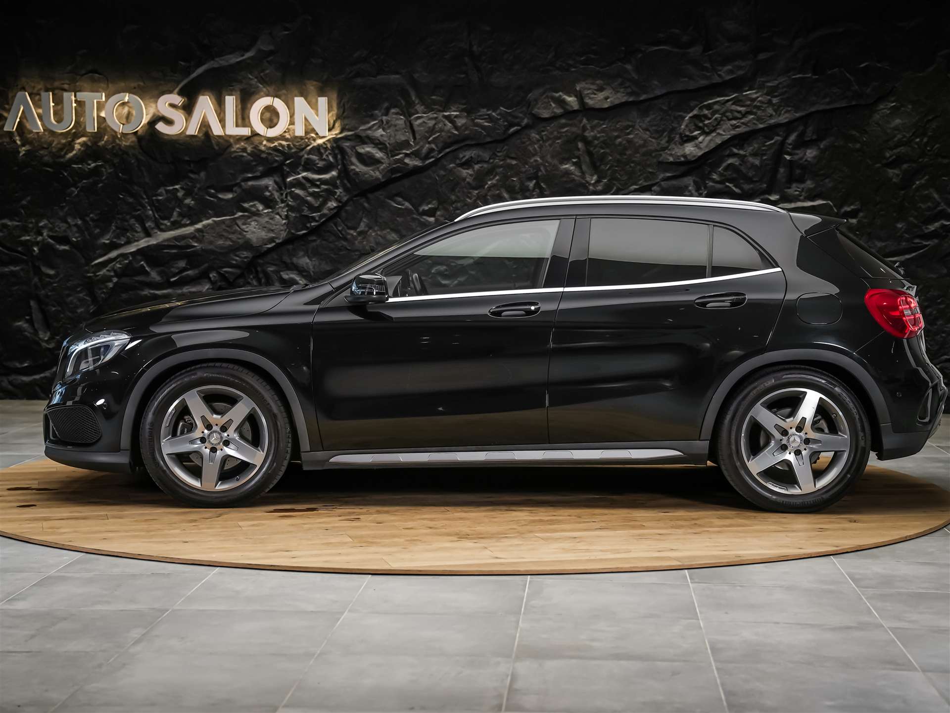 MERCEDES-BENZ GLA 220 CDI AMG Line 4Matic 7G-DCT *CH-Fahrzeug*-image-1