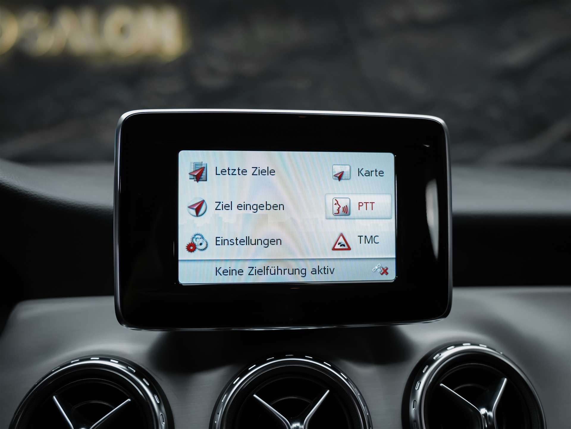 MERCEDES-BENZ GLA 220 CDI AMG Line 4Matic 7G-DCT *CH-Fahrzeug*-image-28