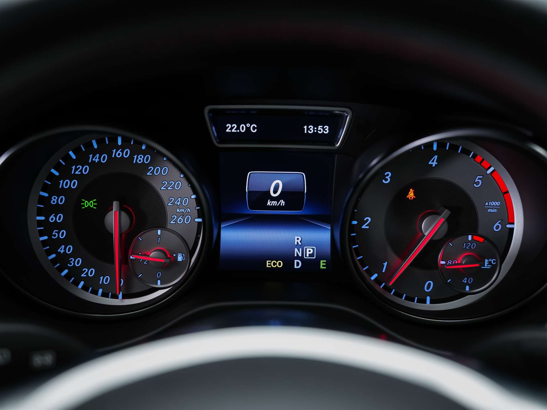 MERCEDES-BENZ GLA 220 CDI AMG Line 4Matic 7G-DCT *CH-Fahrzeug*-image-27