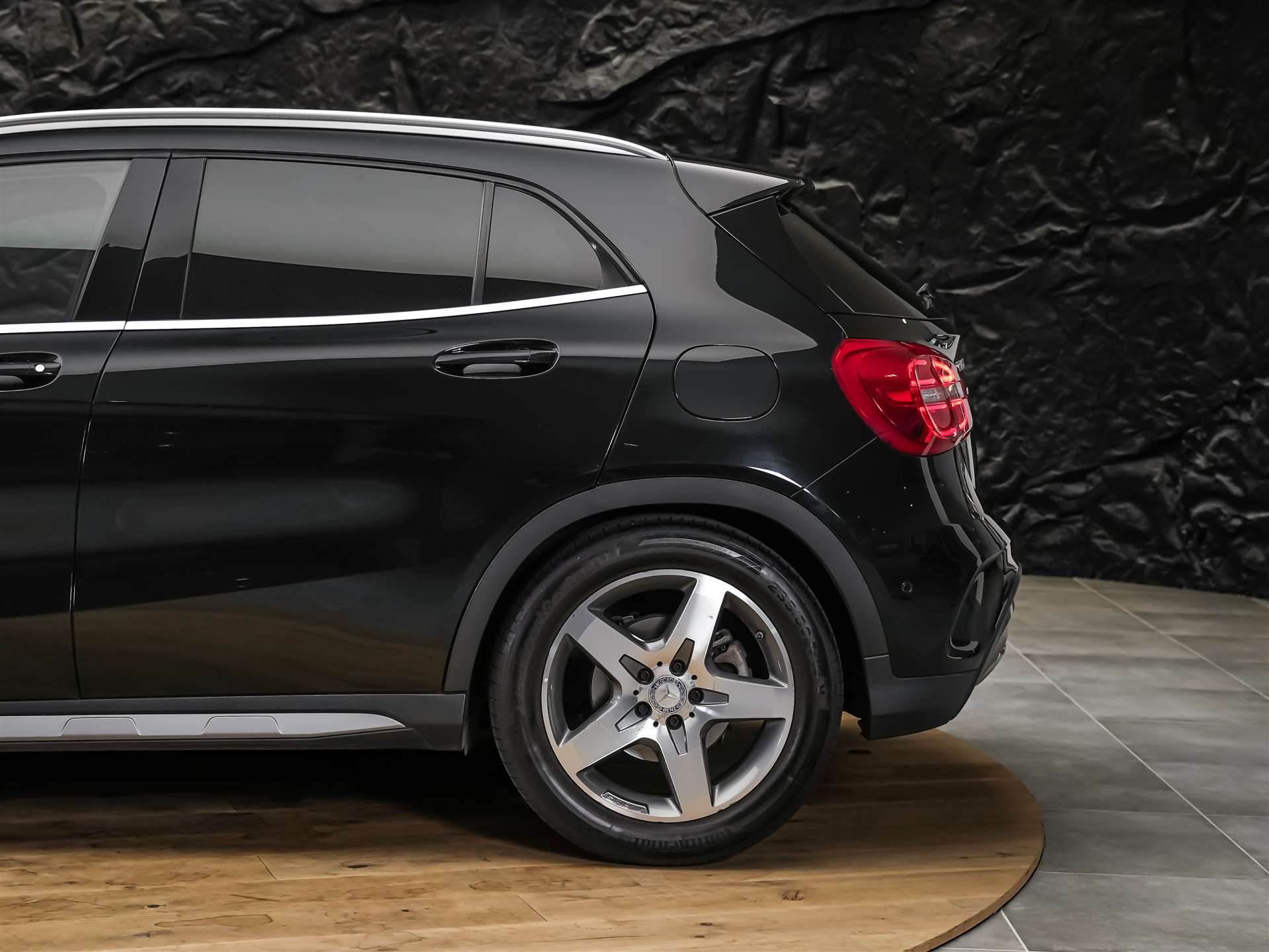 MERCEDES-BENZ GLA 220 CDI AMG Line 4Matic 7G-DCT *CH-Fahrzeug*-image-15