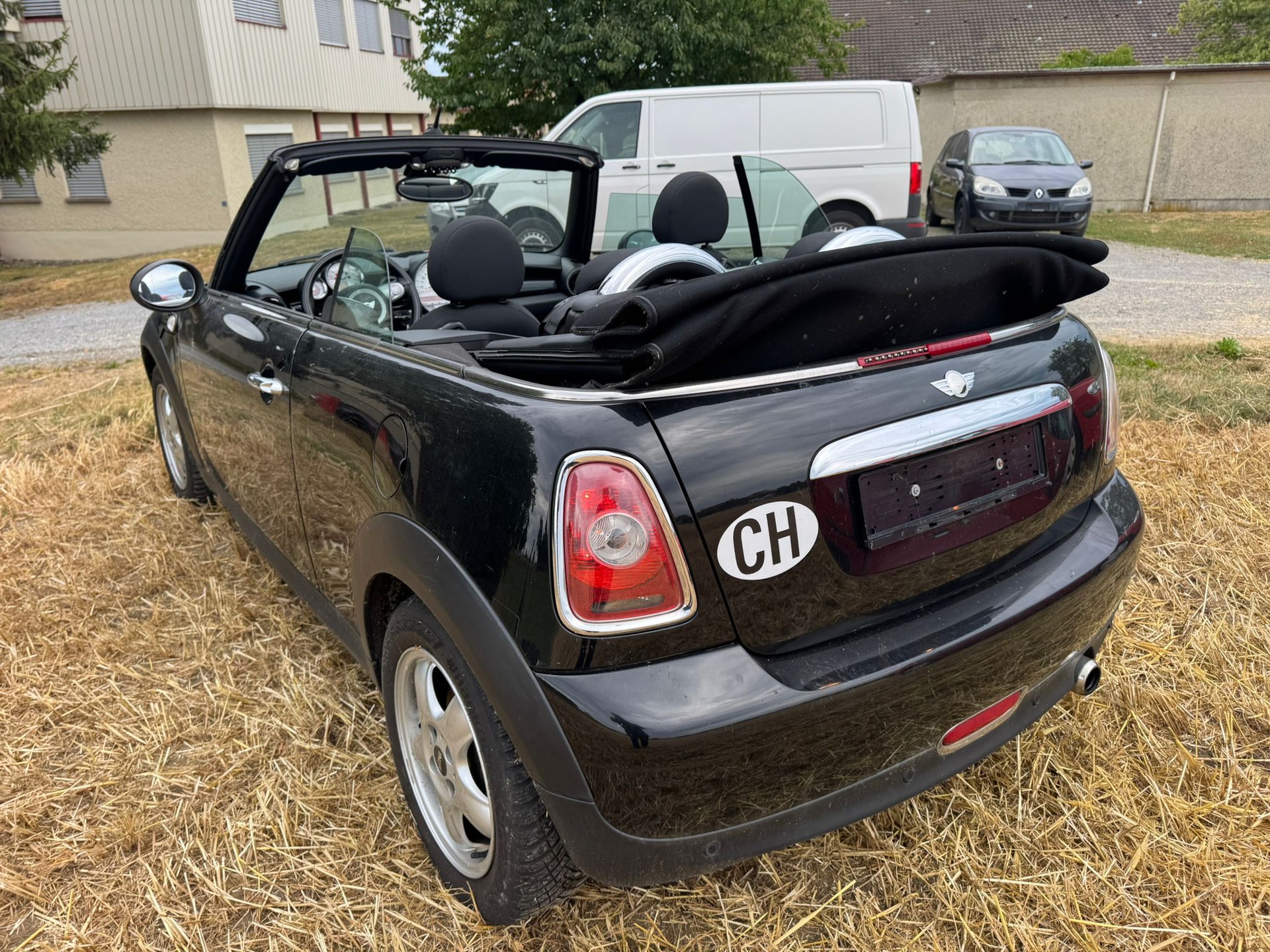 MINI One Cabriolet-image-5