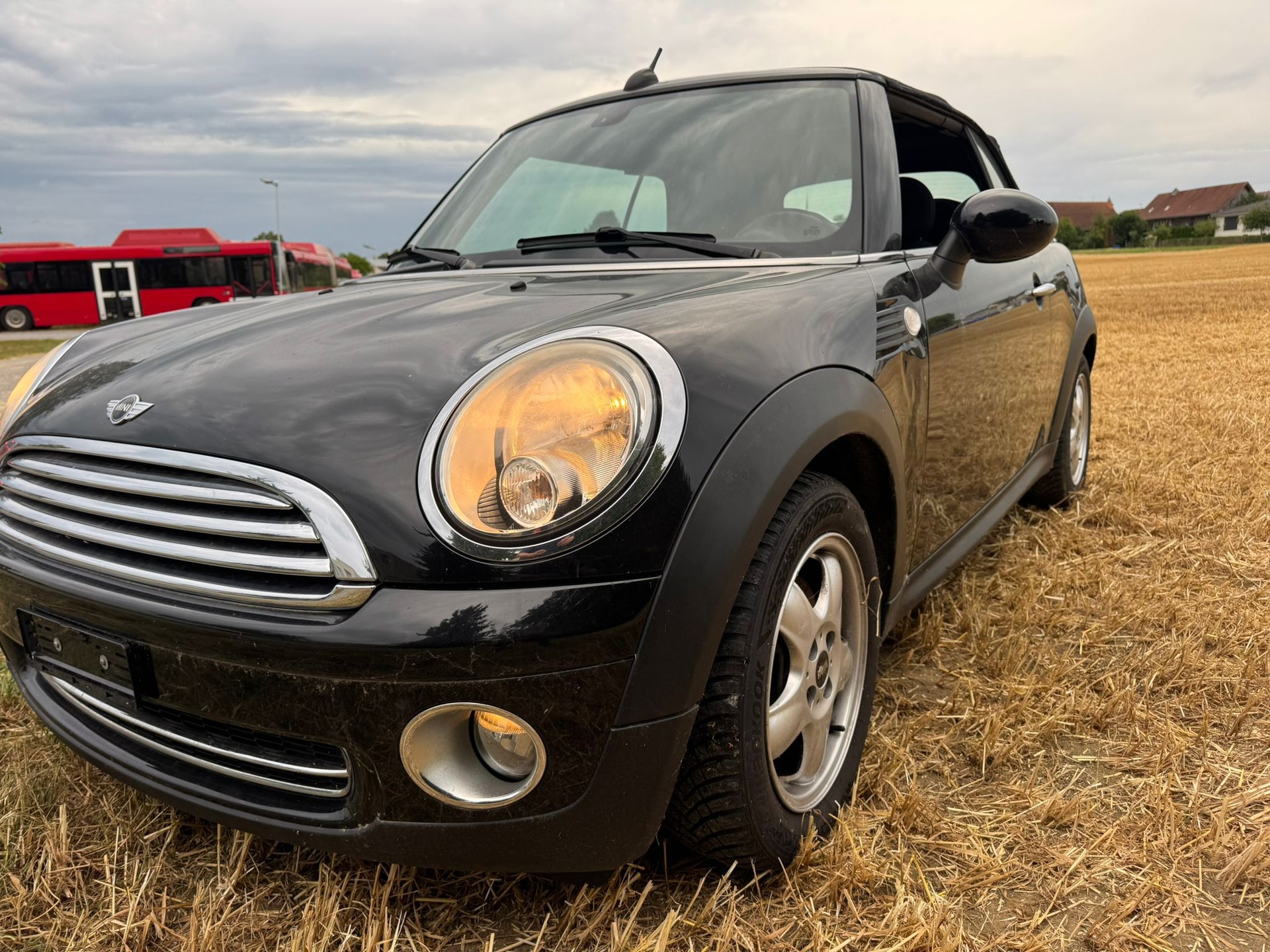 MINI One Cabriolet-image-1