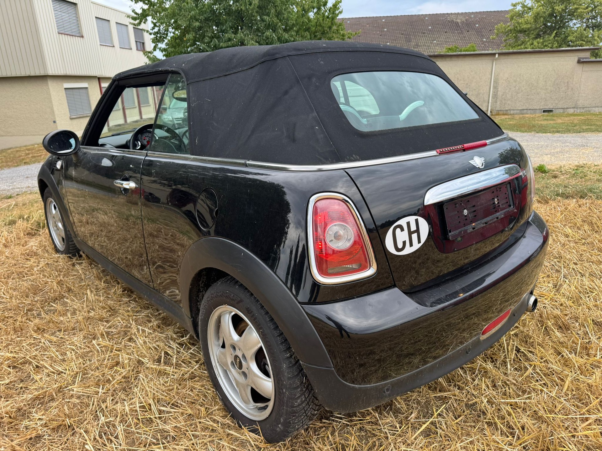 MINI One Cabriolet-image-6