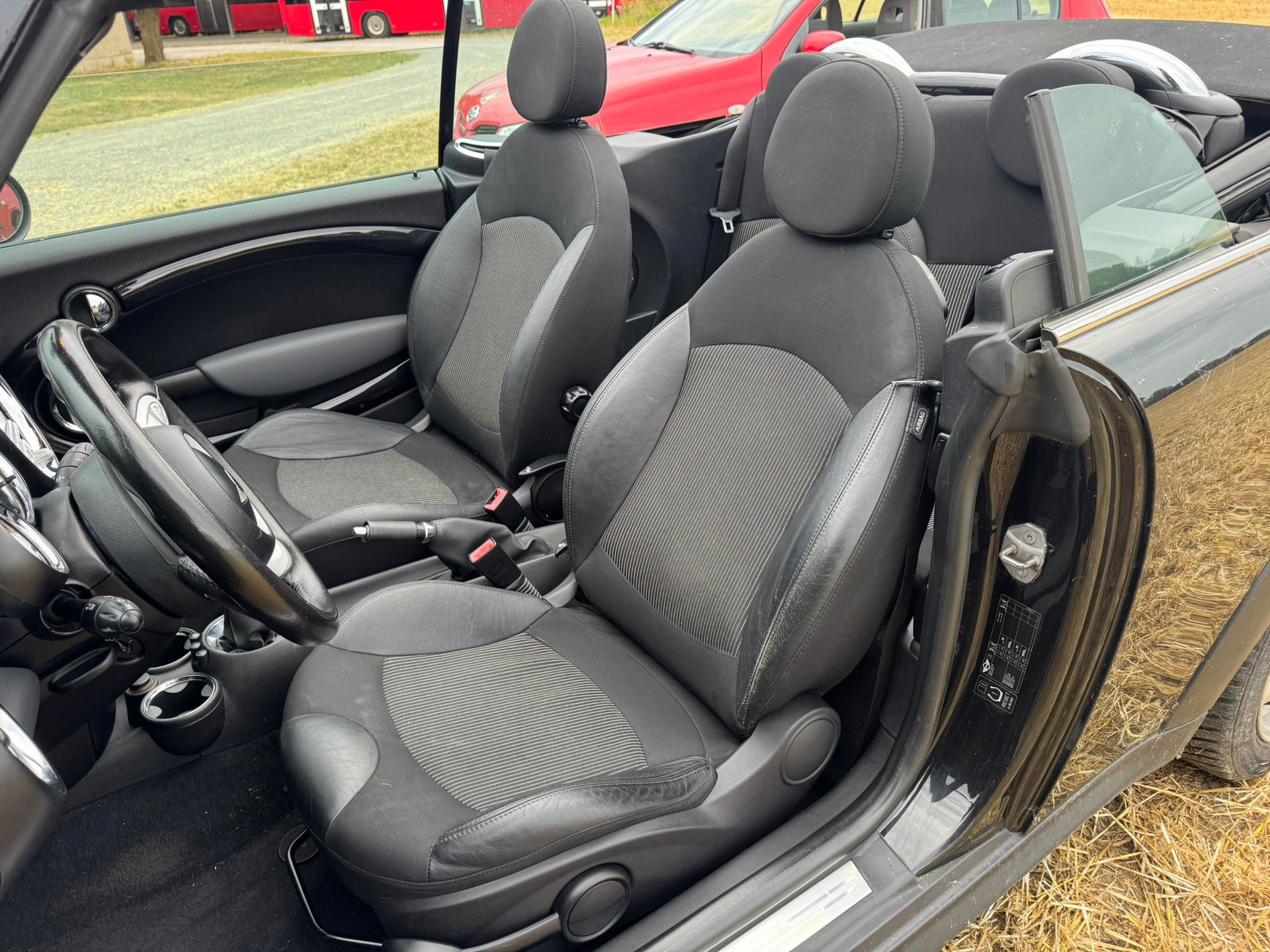 MINI One Cabriolet-image-14