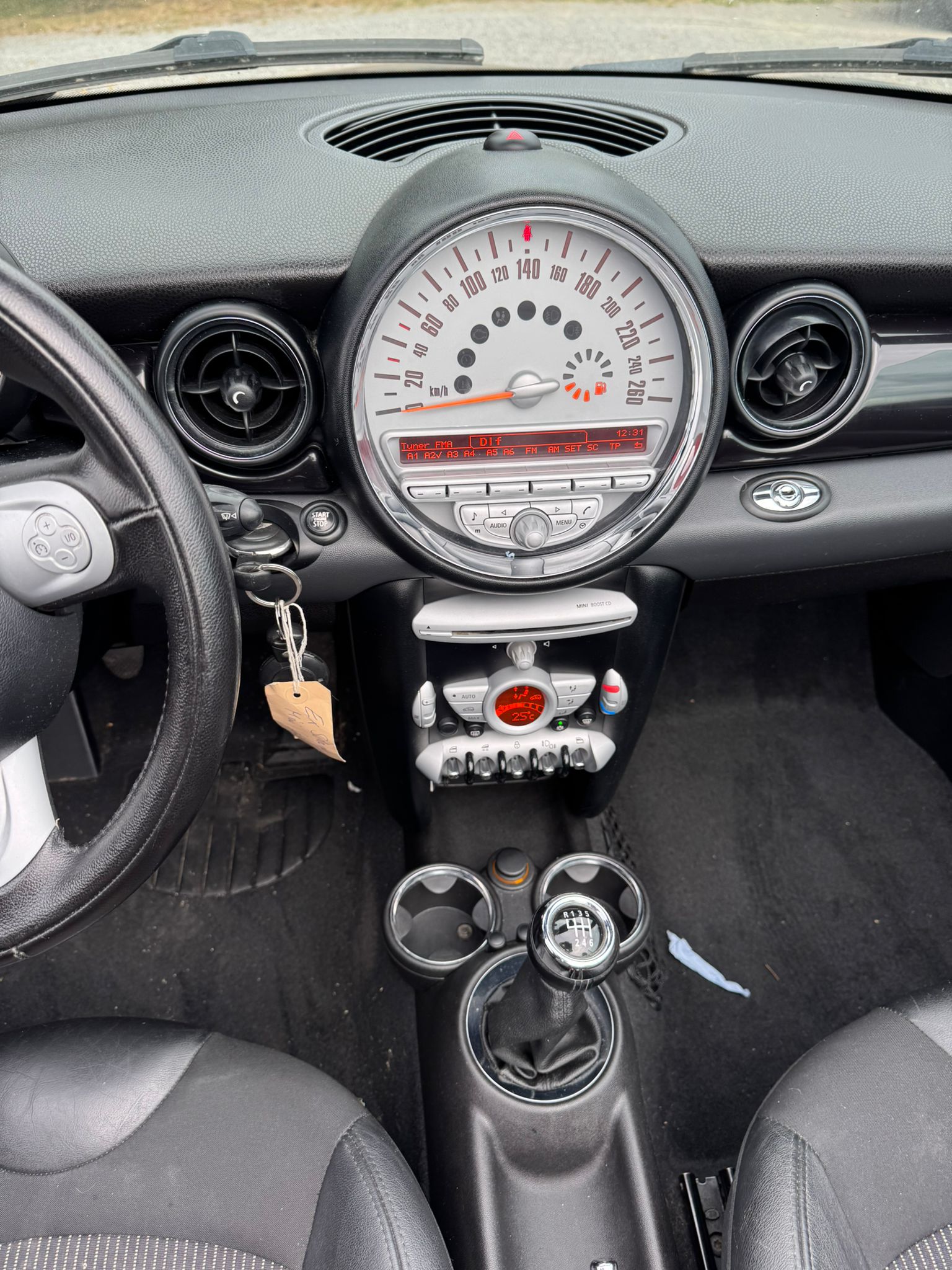 MINI One Cabriolet-image-12