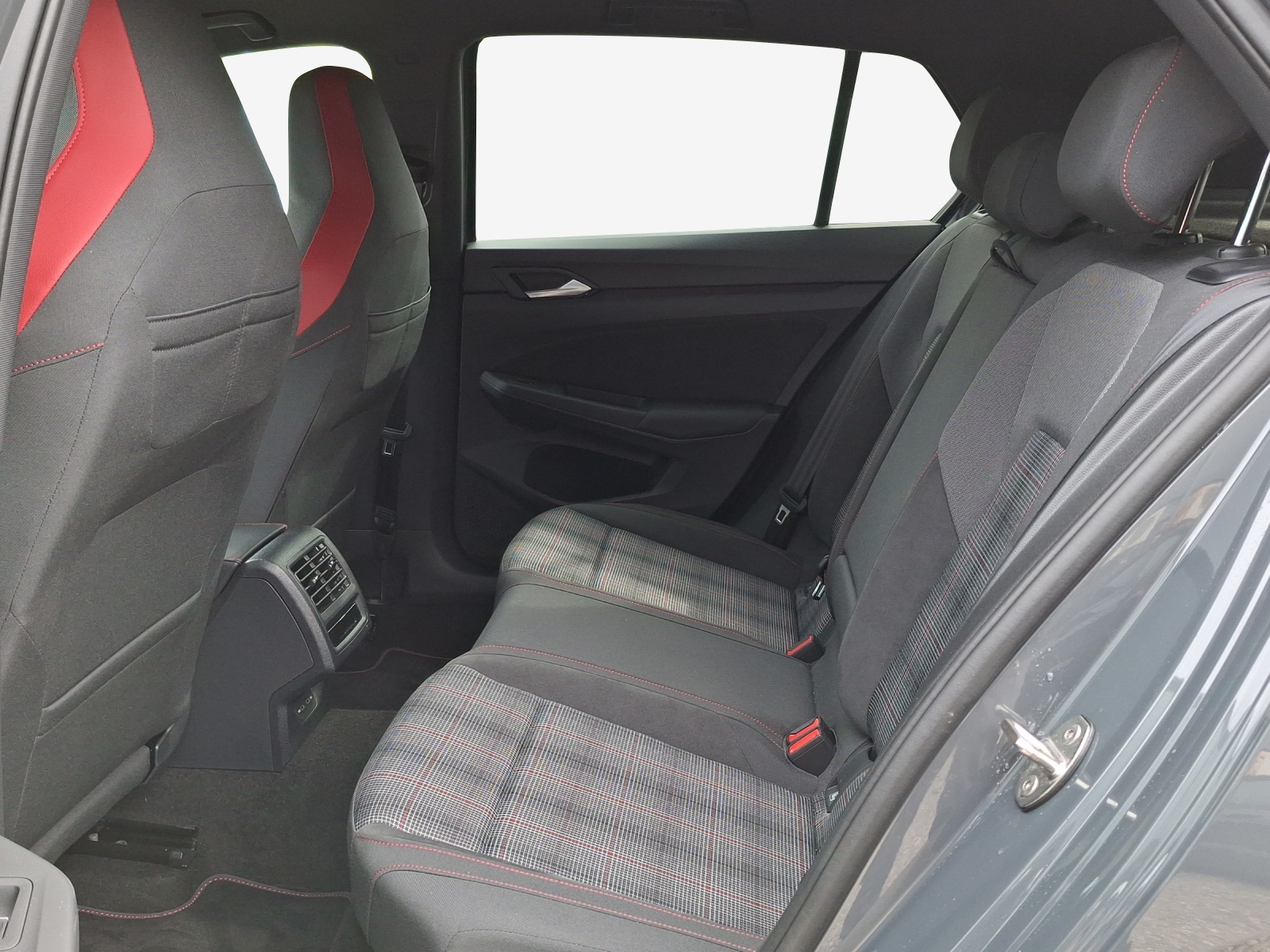 VW Golf 2.0 TSI GTI DSG-image-11