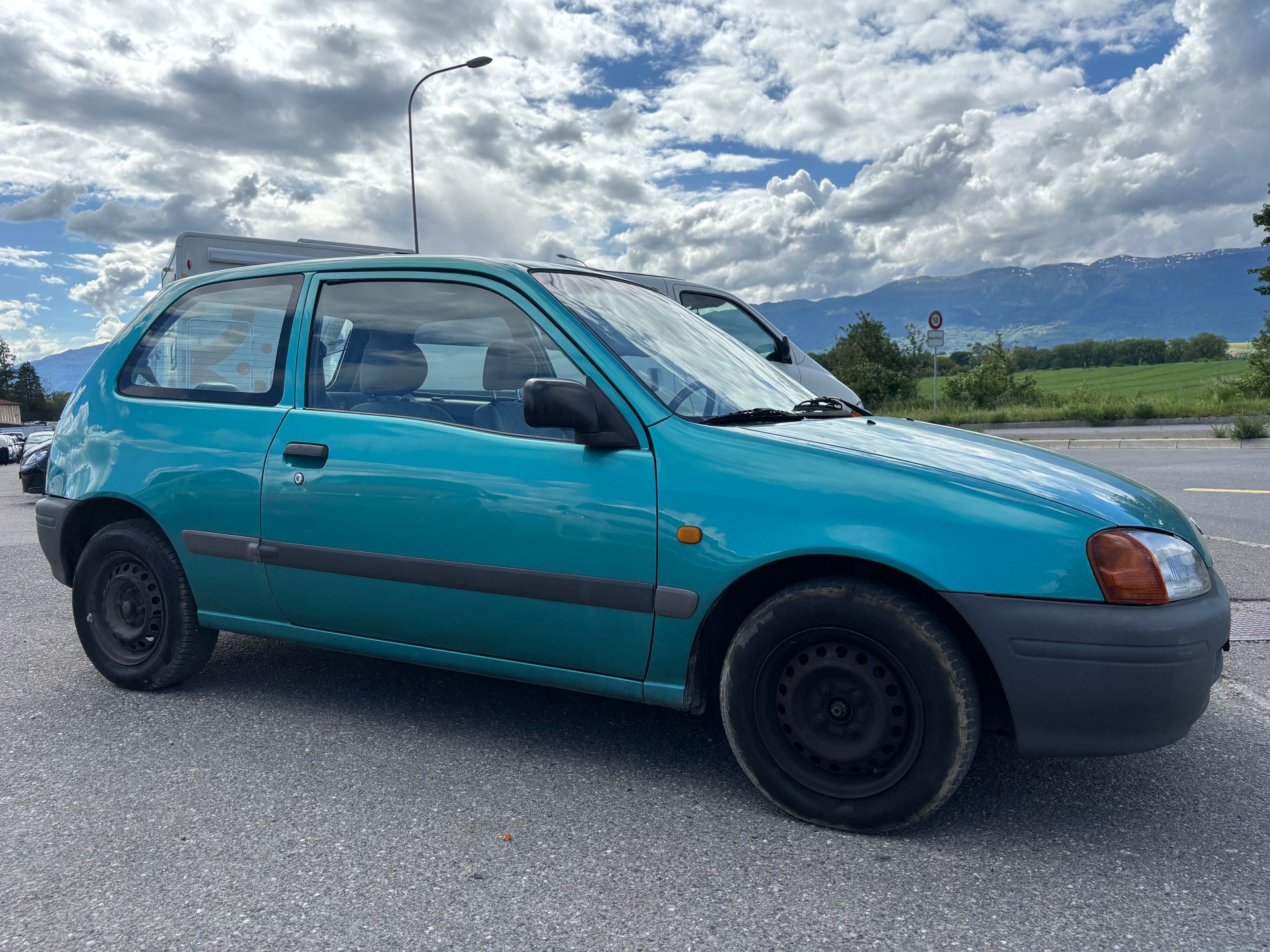 TOYOTA Starlet 1.3-image-1