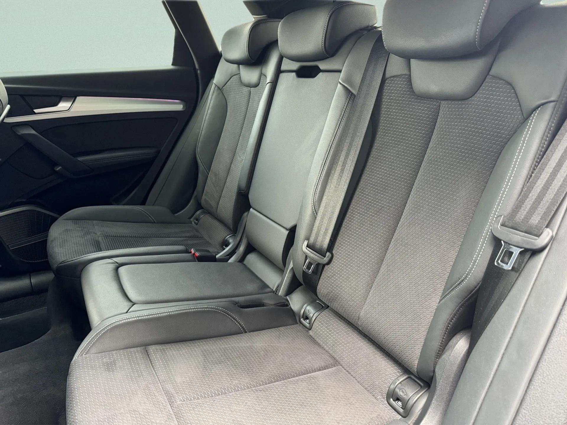 AUDI Q5 40 TDI quattro S-tronic-image-14