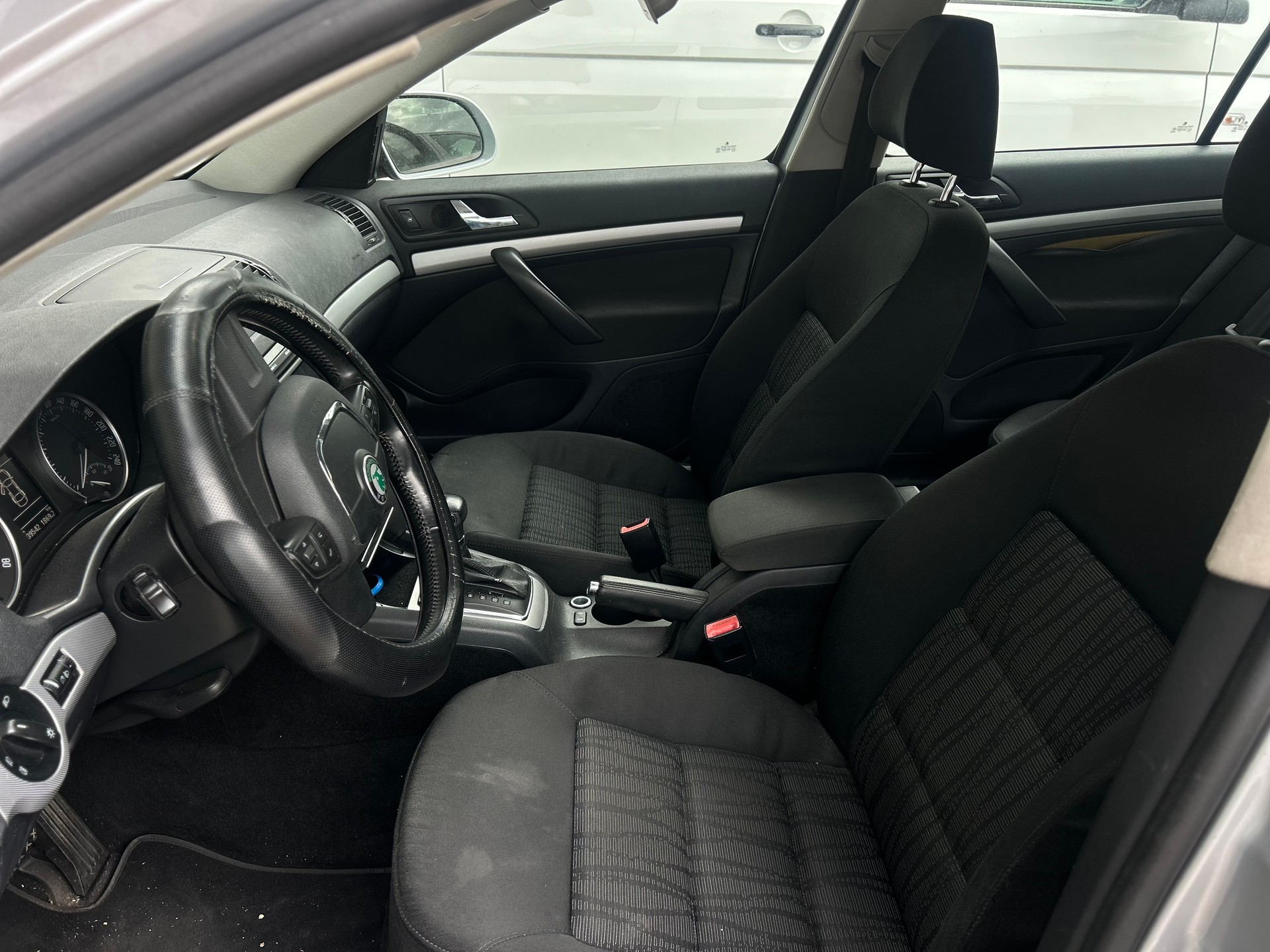 SKODA Octavia 1.8 TSI Elegance-image-7