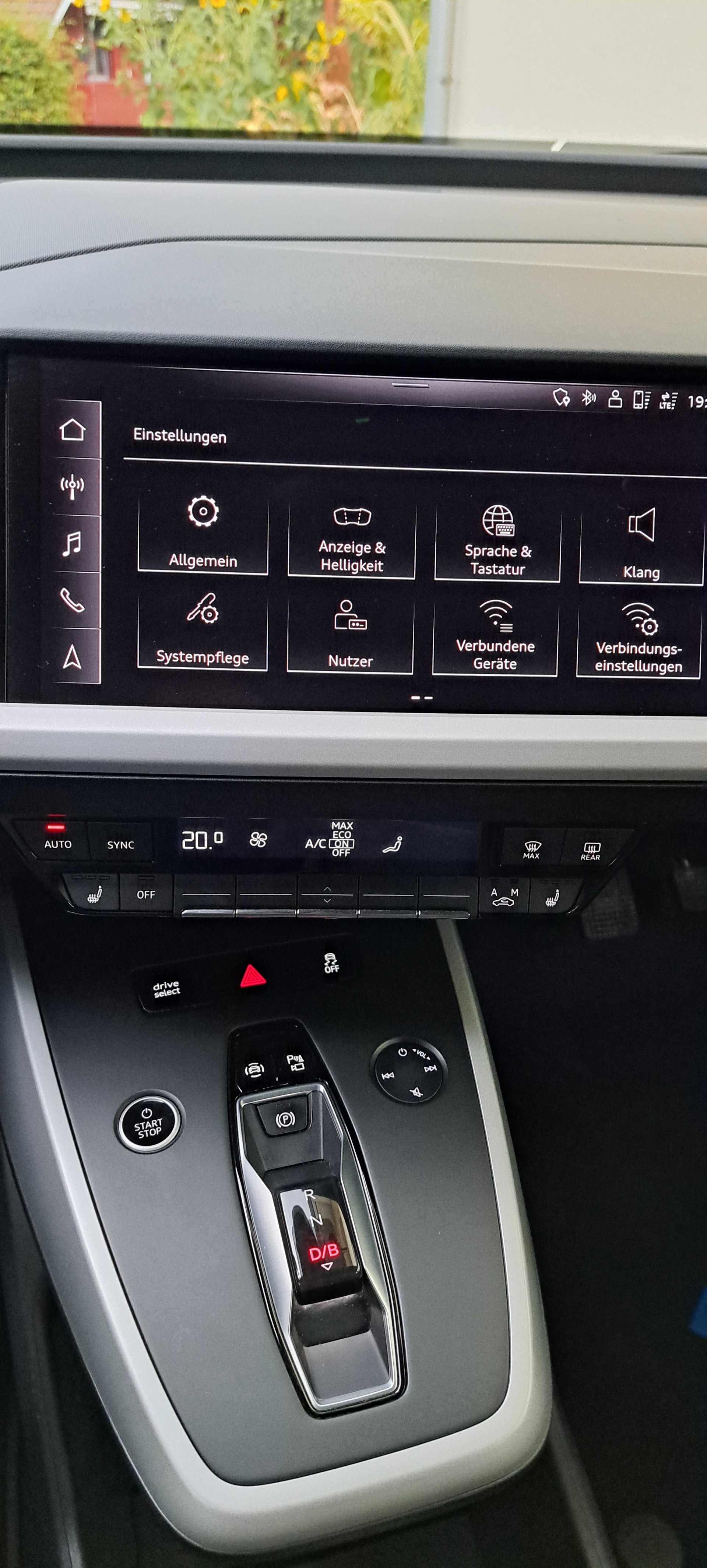 AUDI 40 Sportback-image-17