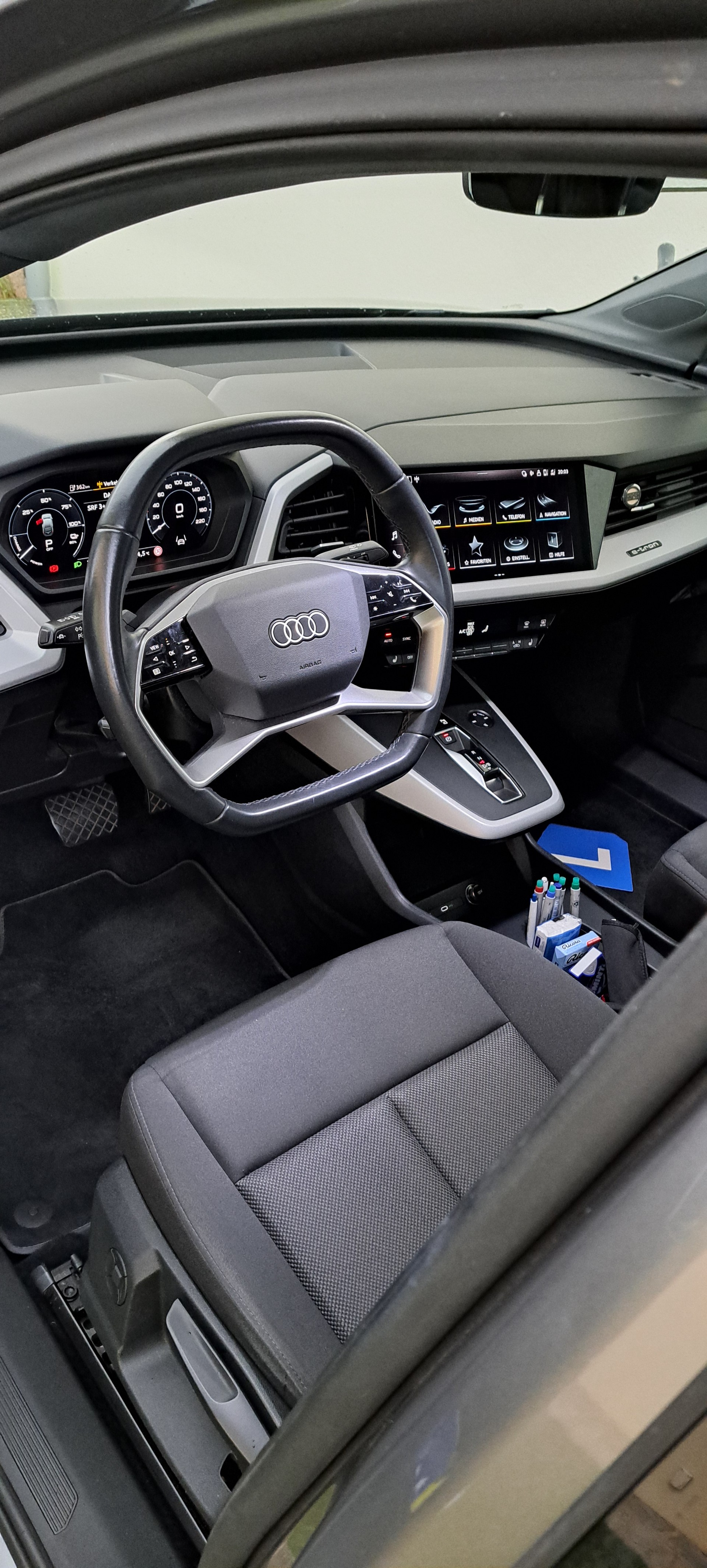 AUDI 40 Sportback-image-18