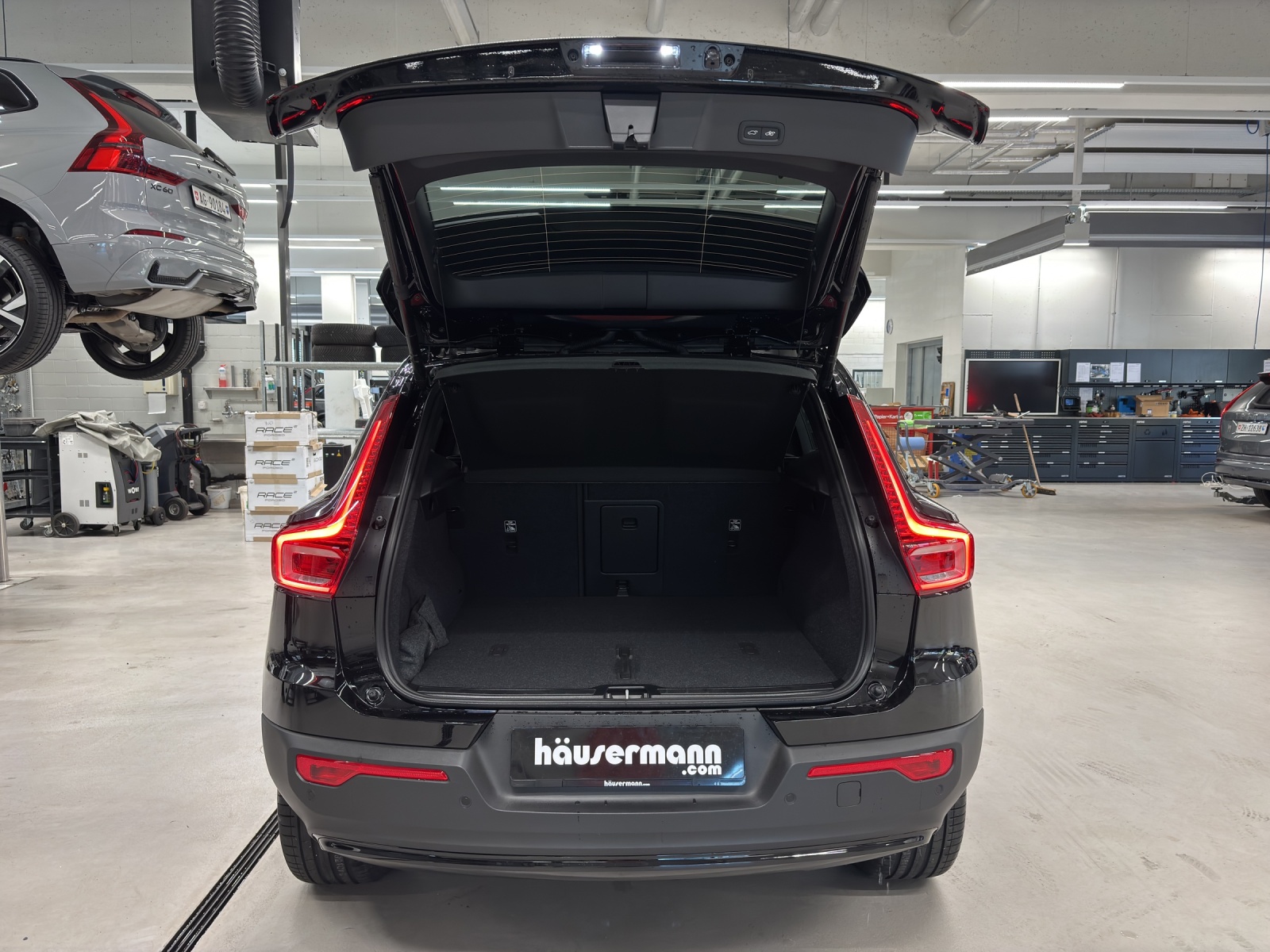 VOLVO EX40 Twin Black Edition AWD-image-11