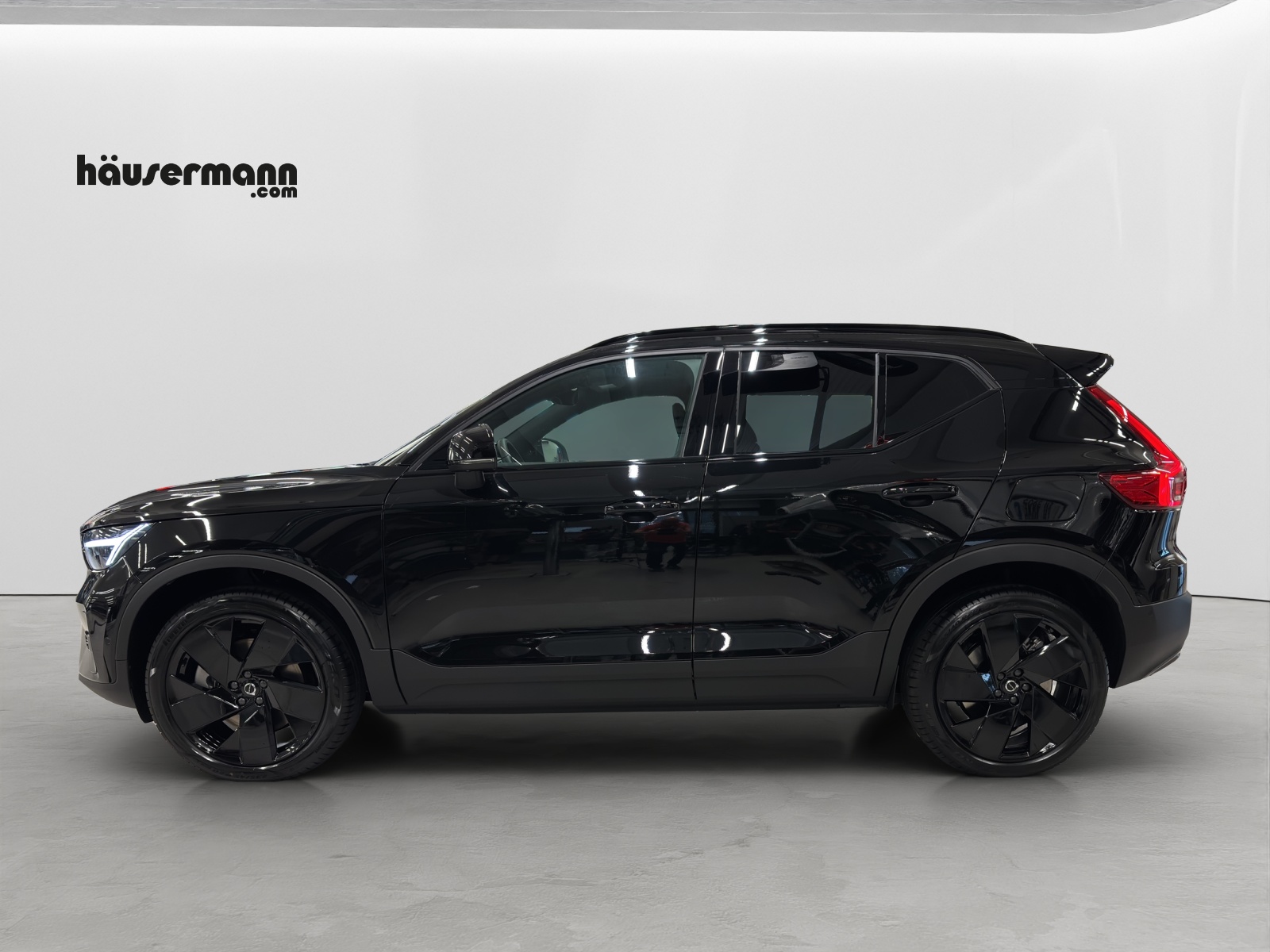 VOLVO EX40 Twin Black Edition AWD-showroom-element-1