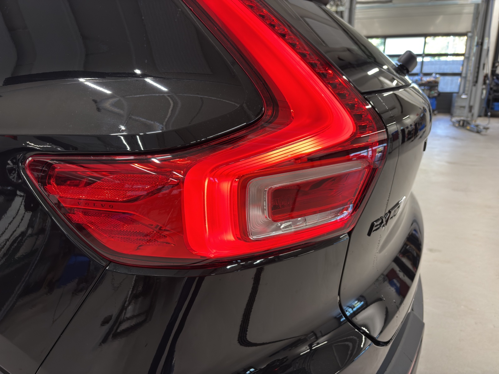 VOLVO EX40 Twin Black Edition AWD-image-14