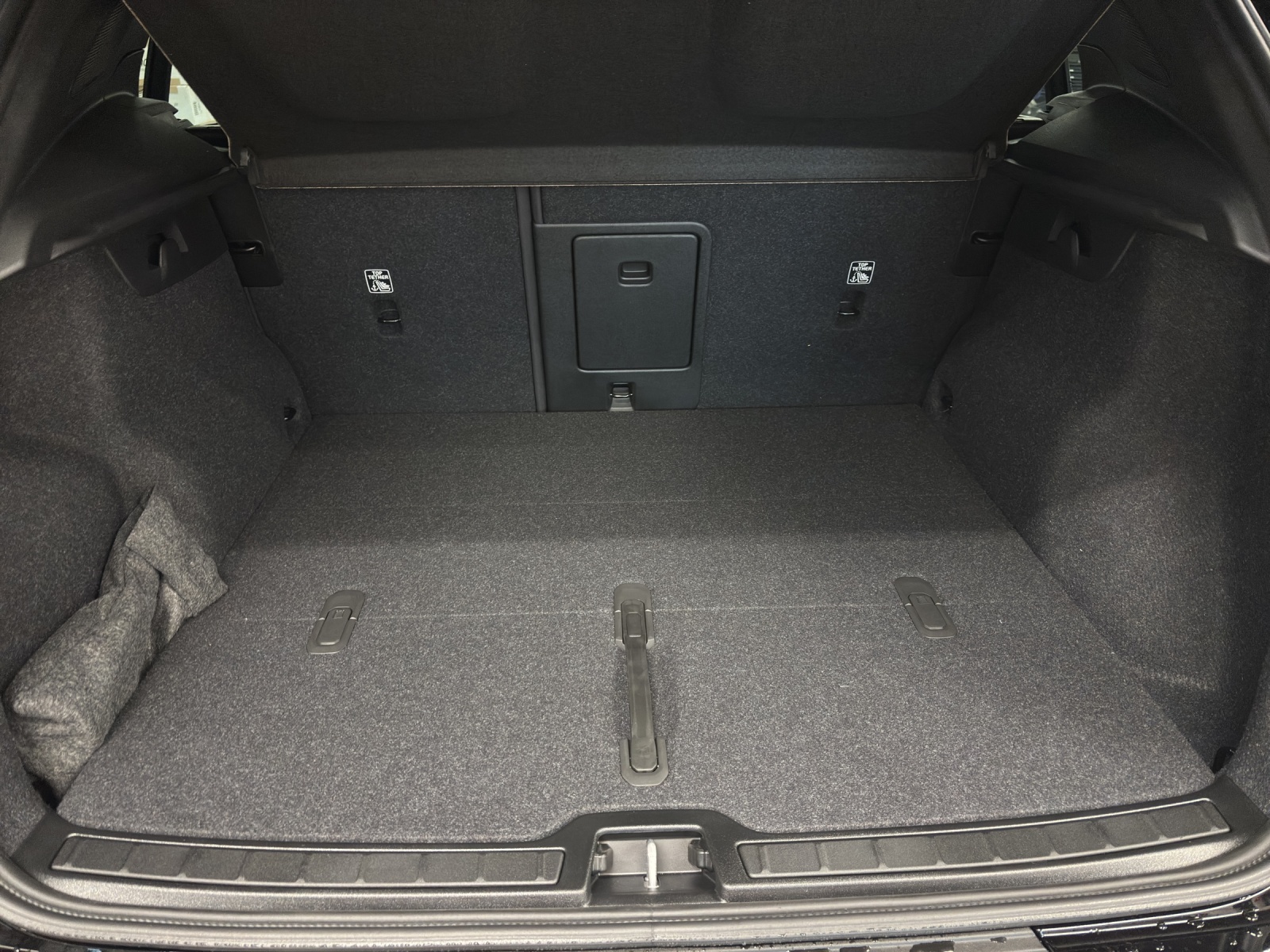 VOLVO EX40 Twin Black Edition AWD-image-12