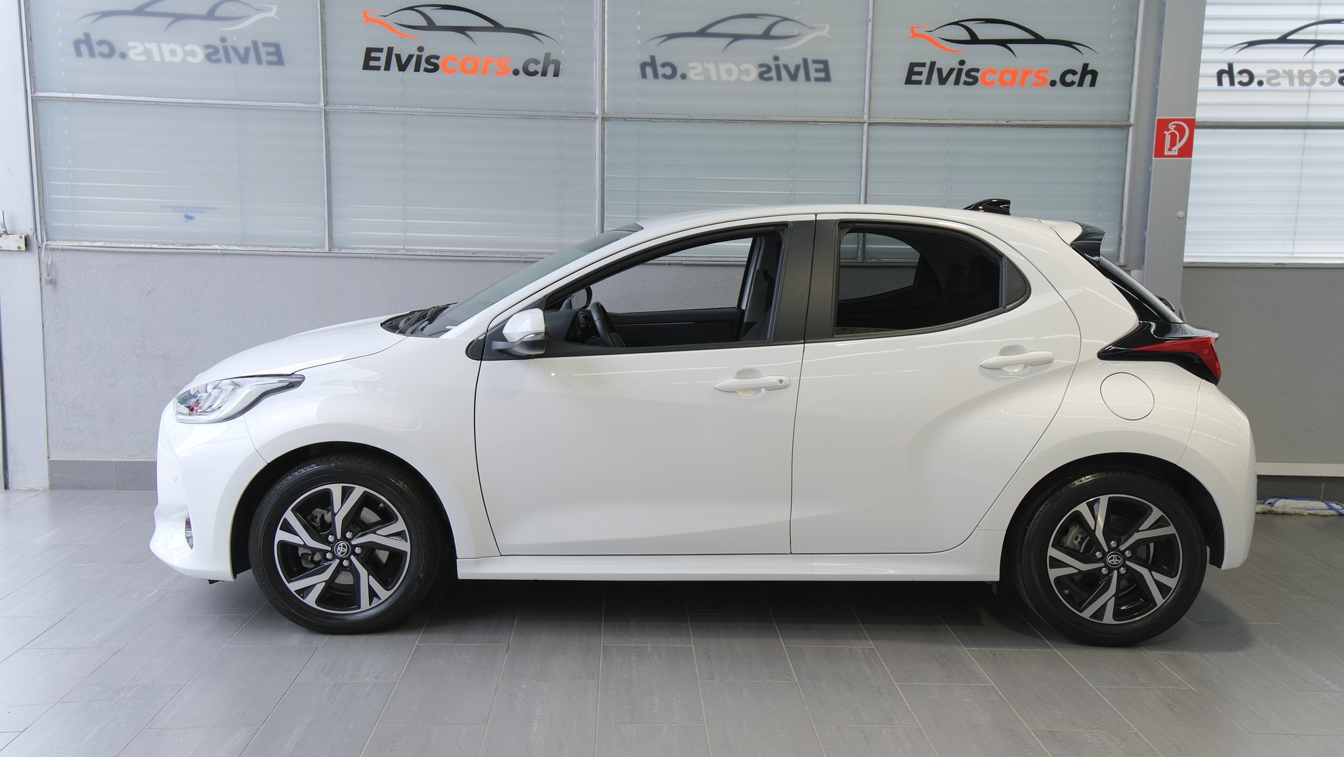 TOYOTA Yaris 1.5 Trend e-CVT-image-8