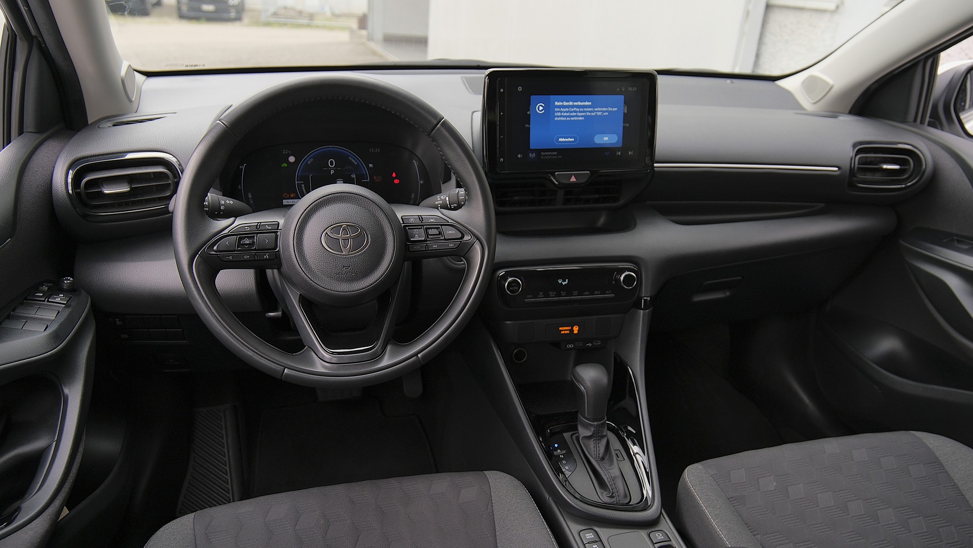 TOYOTA Yaris 1.5 Trend e-CVT-image-5