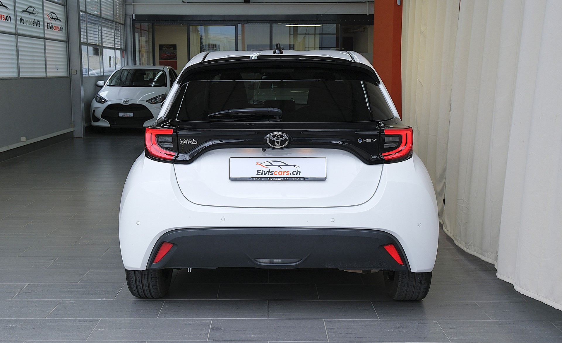TOYOTA Yaris 1.5 Trend e-CVT-image-11