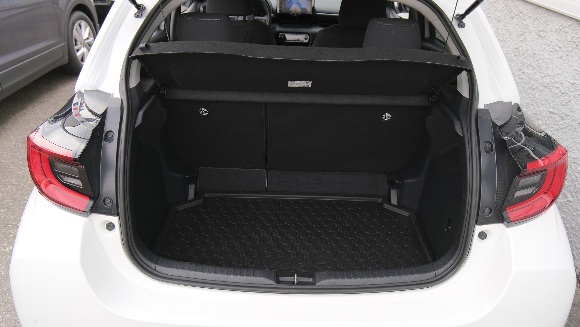 TOYOTA Yaris 1.5 Trend e-CVT-image-30
