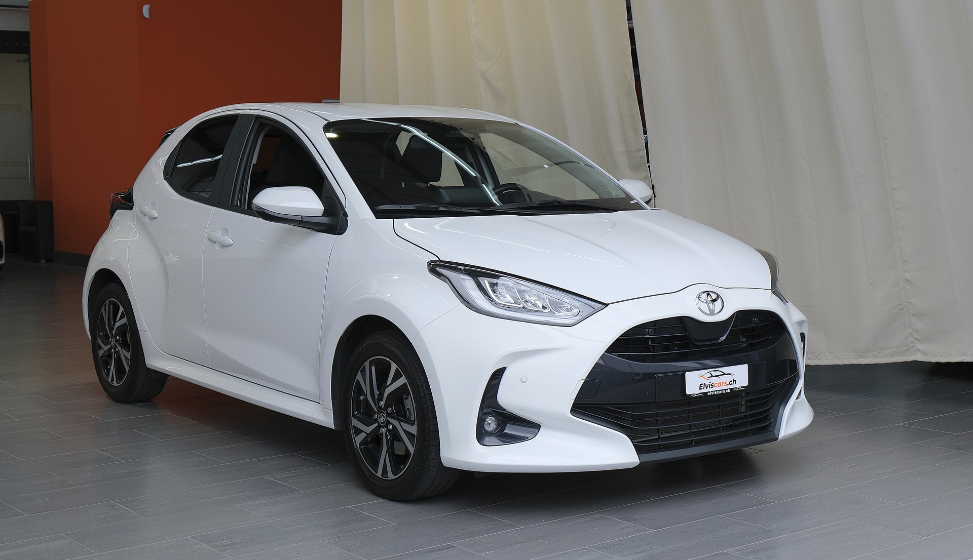 TOYOTA Yaris 1.5 Trend e-CVT-image-1