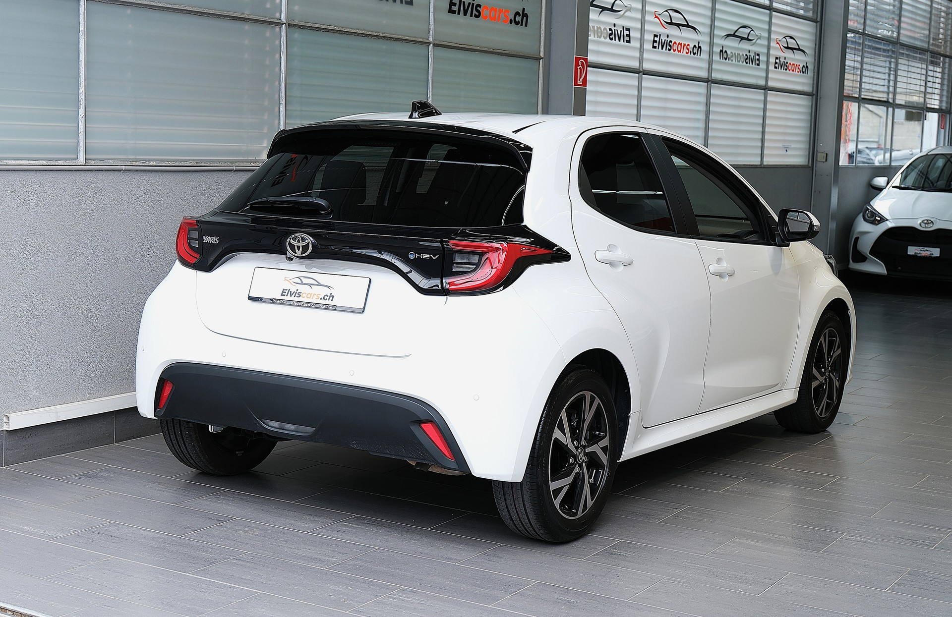 TOYOTA Yaris 1.5 Trend e-CVT-image-24