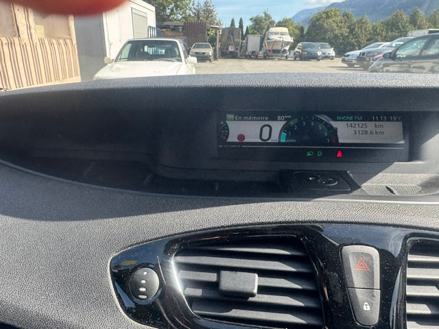 RENAULT Scénic 1.4 16V Turbo Bose-image-2