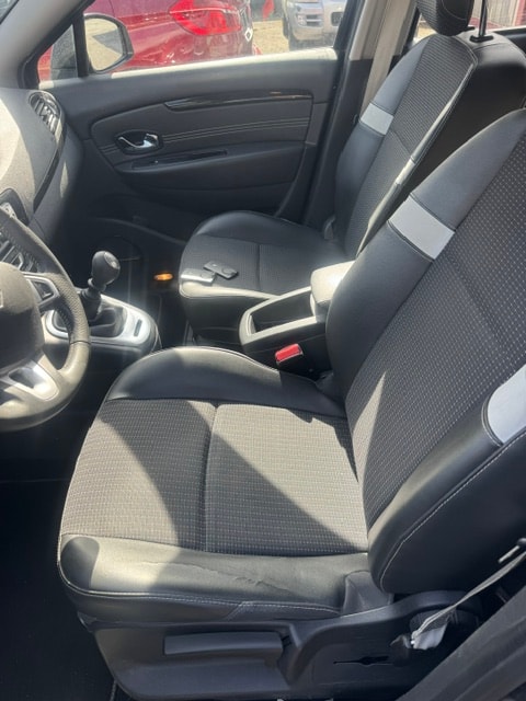 RENAULT Scénic 1.4 16V Turbo Bose-image-3
