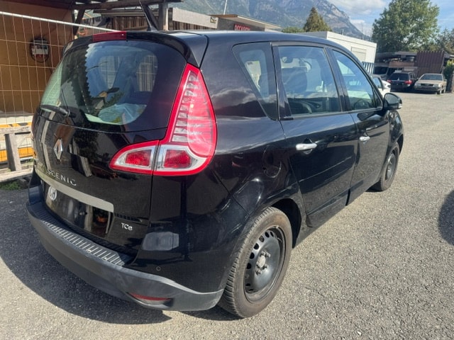 RENAULT Scénic 1.4 16V Turbo Bose-image-10